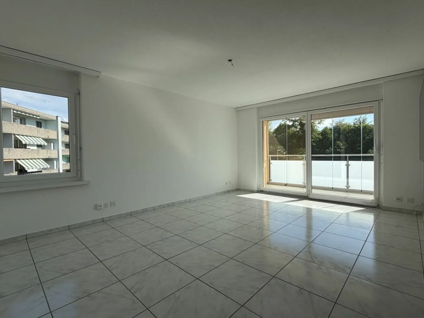 Appartement lumineux avec balcon - Photo 2 sur 8