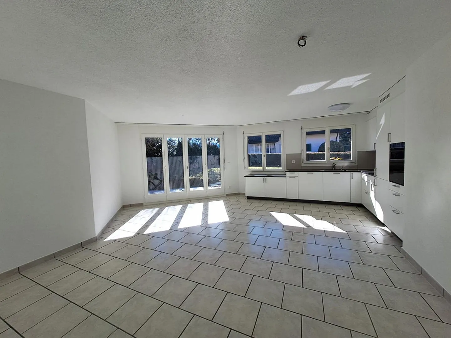 An Extraordinary Apartment - Photo 3 of 10