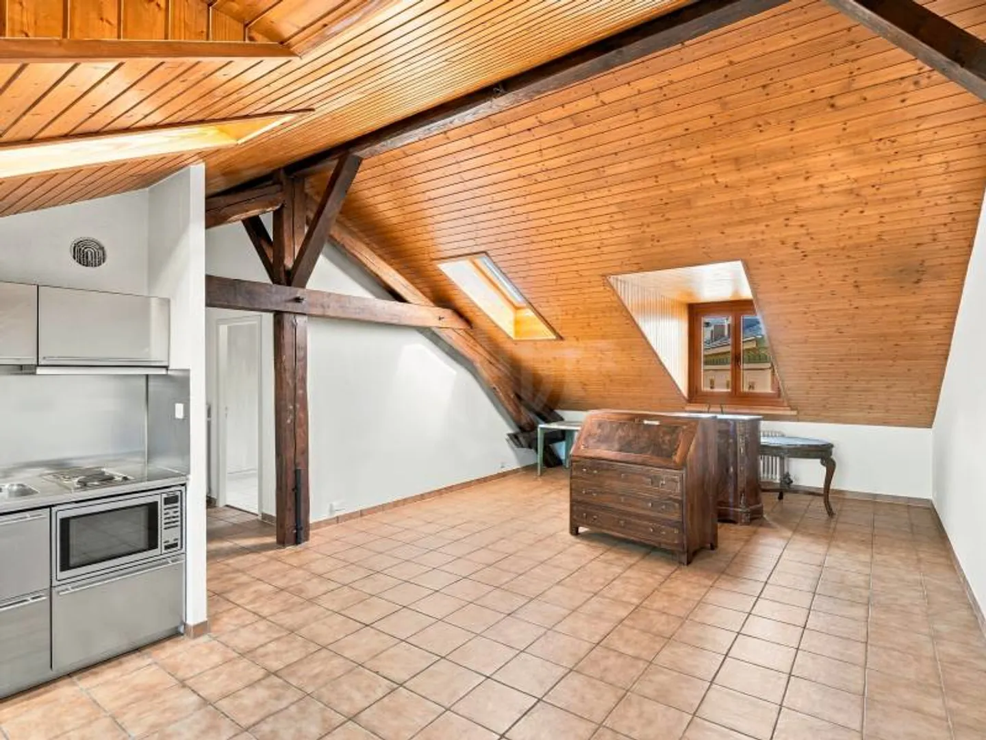 Spacious 3-Room Apartment - Photo 3 of 10