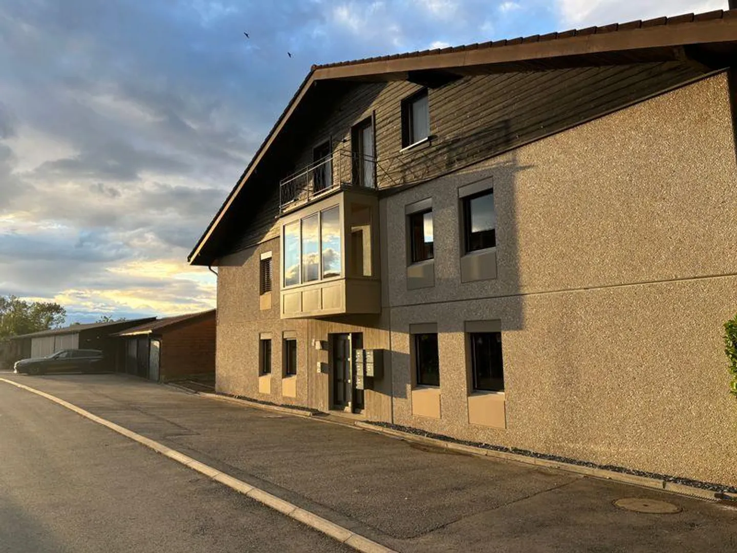 Multi-family house with 3.25% yield and great development potential - Photo 1 of 1