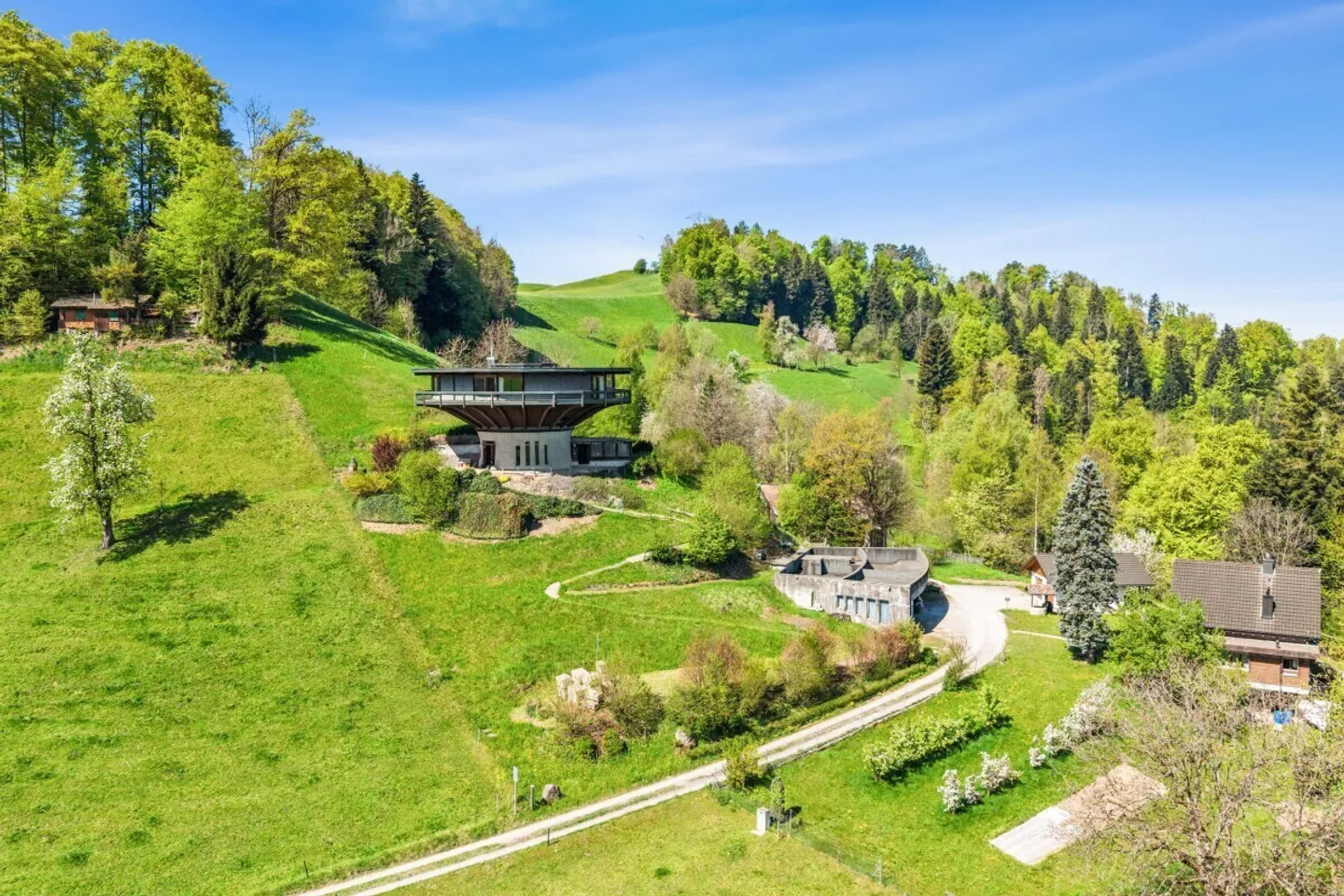 Vivere nella Casa Rotonda. Architettura, Natura e Tranquillità a Neuheim - Foto 1 di 12
