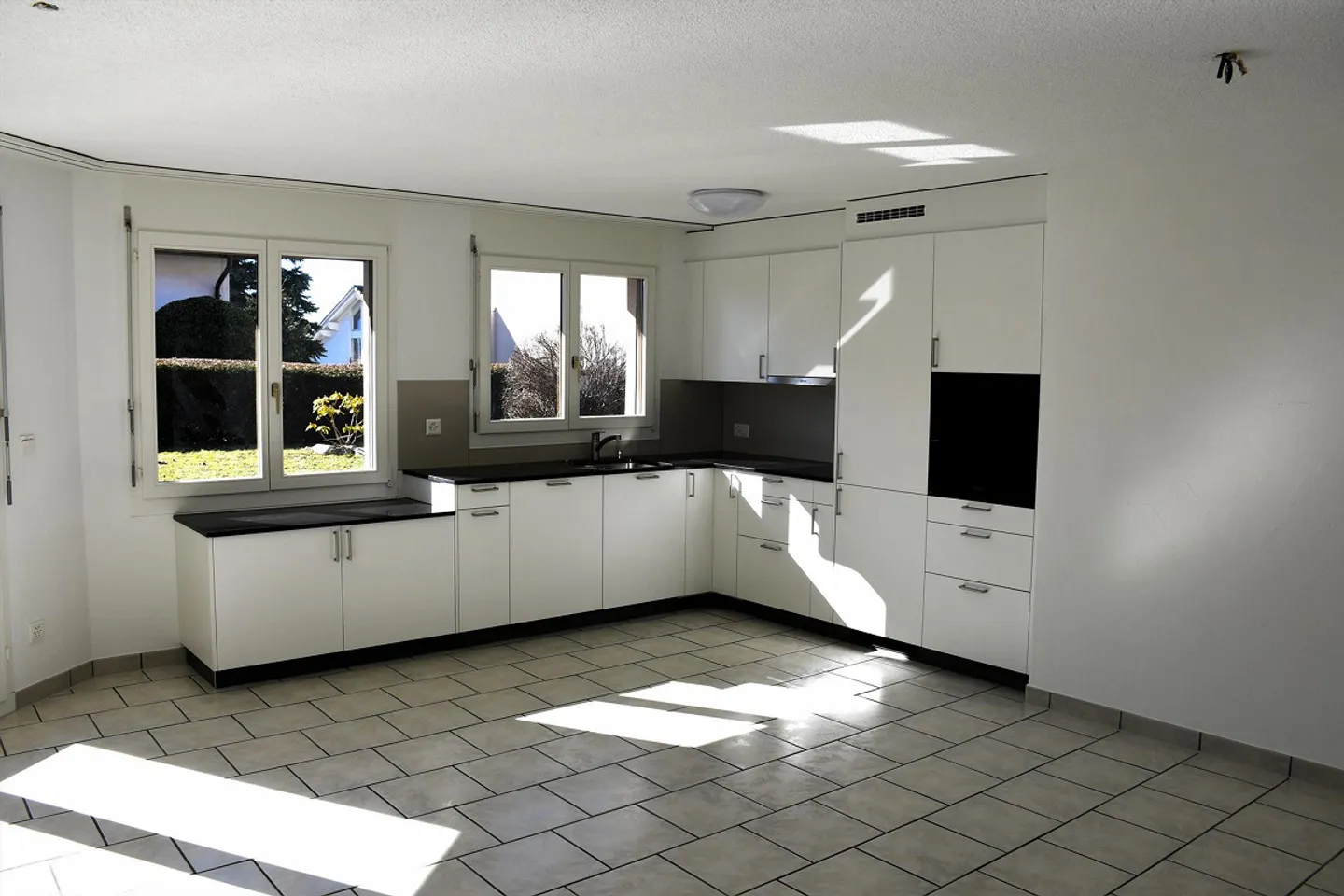 An Extraordinary Apartment - Photo 2 of 10