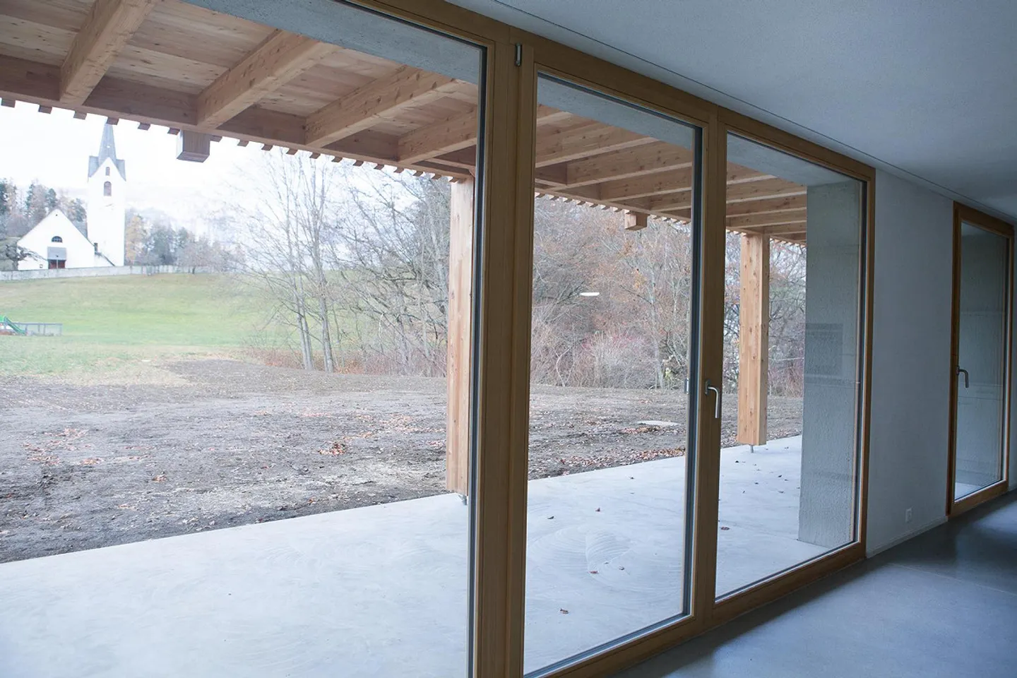 Appartement de jardin 4,5 pièces avec belle vue à Versam - Photo 4 sur 10