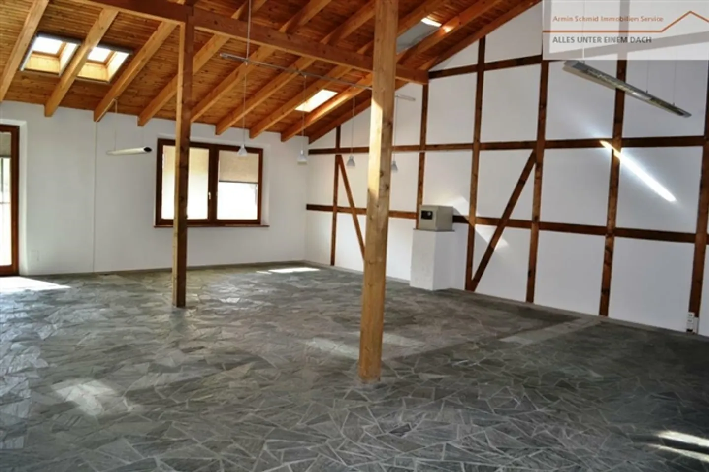 Investor for commercial property sought - Photo 4 of 15