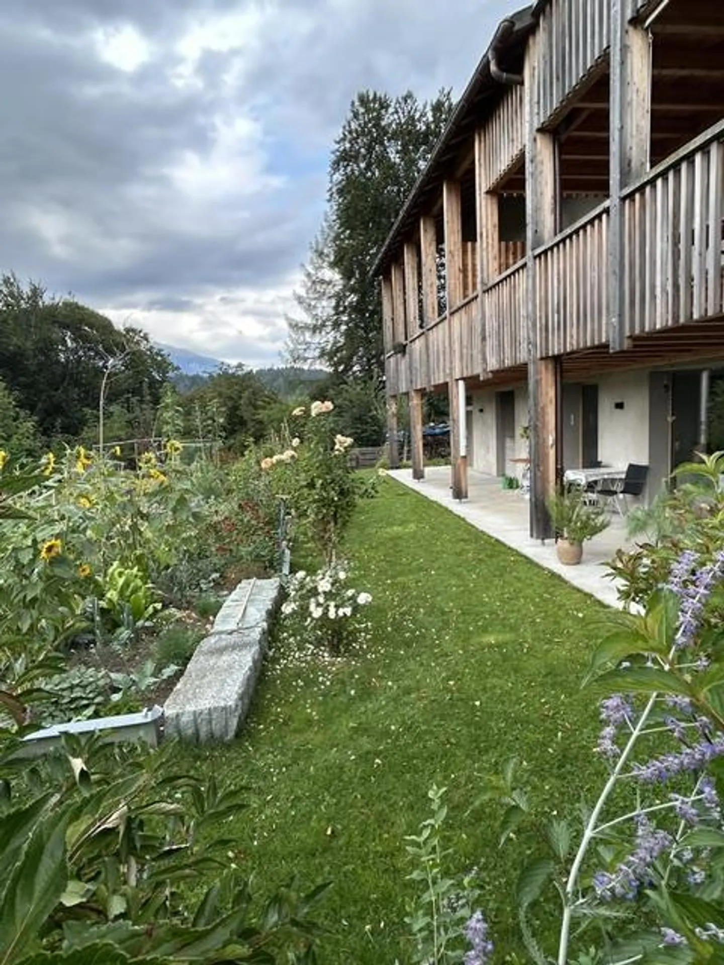 Appartement de jardin 4,5 pièces avec belle vue à Versam - Photo 8 sur 10