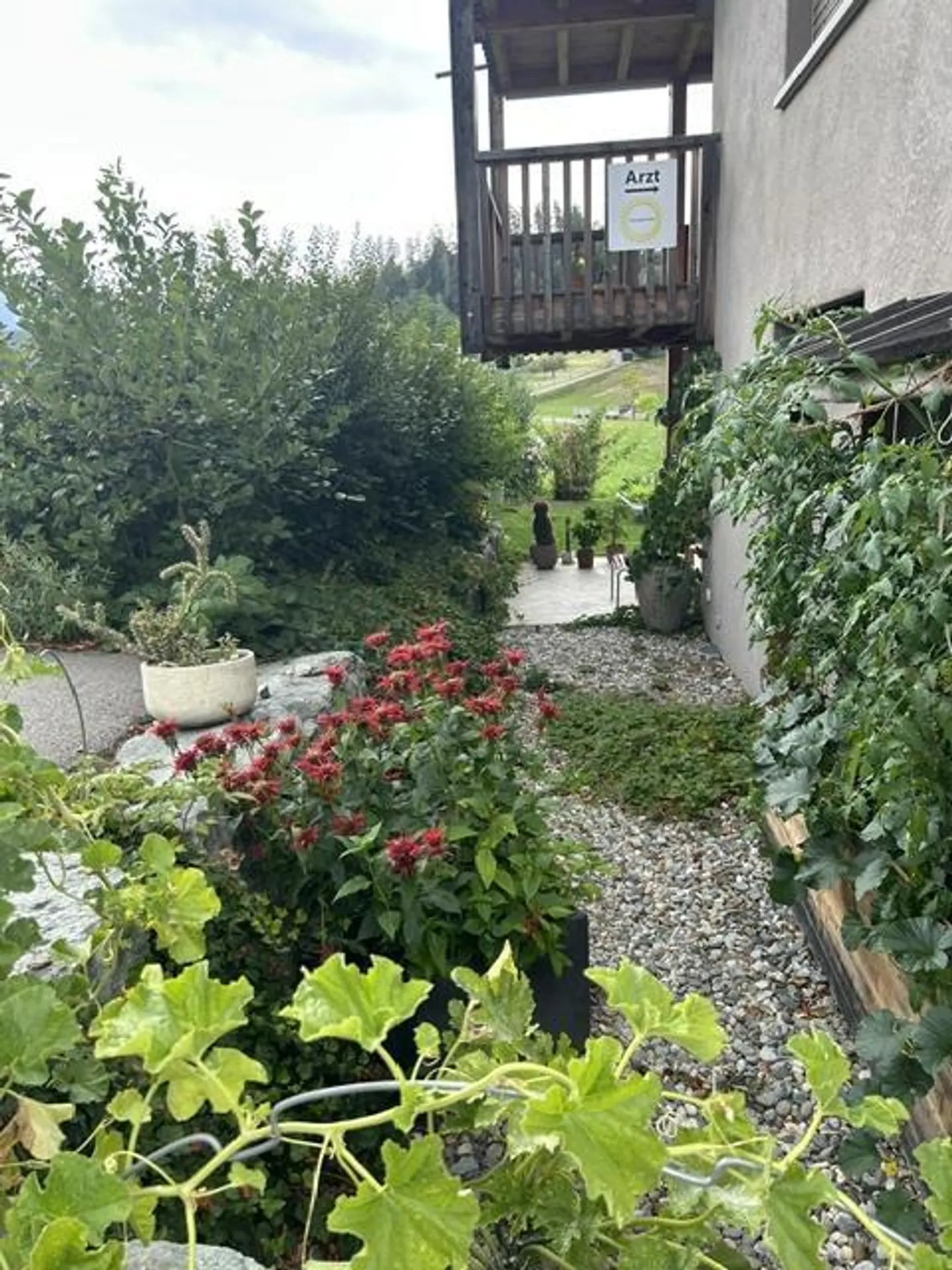 Appartement de jardin 4,5 pièces avec belle vue à Versam - Photo 9 sur 10