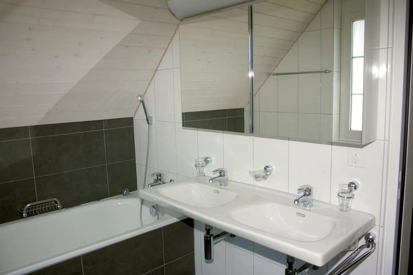 Exclusive 4.5-room maisonette apartment with gallery and lake view - Photo 6 of 8