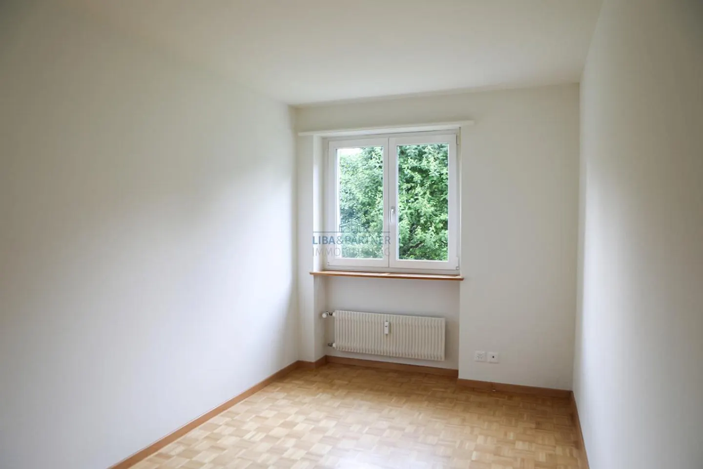 Ampio appartamento di 3,5 stanze con balcone e accesso al giardino - Foto 9 di 13