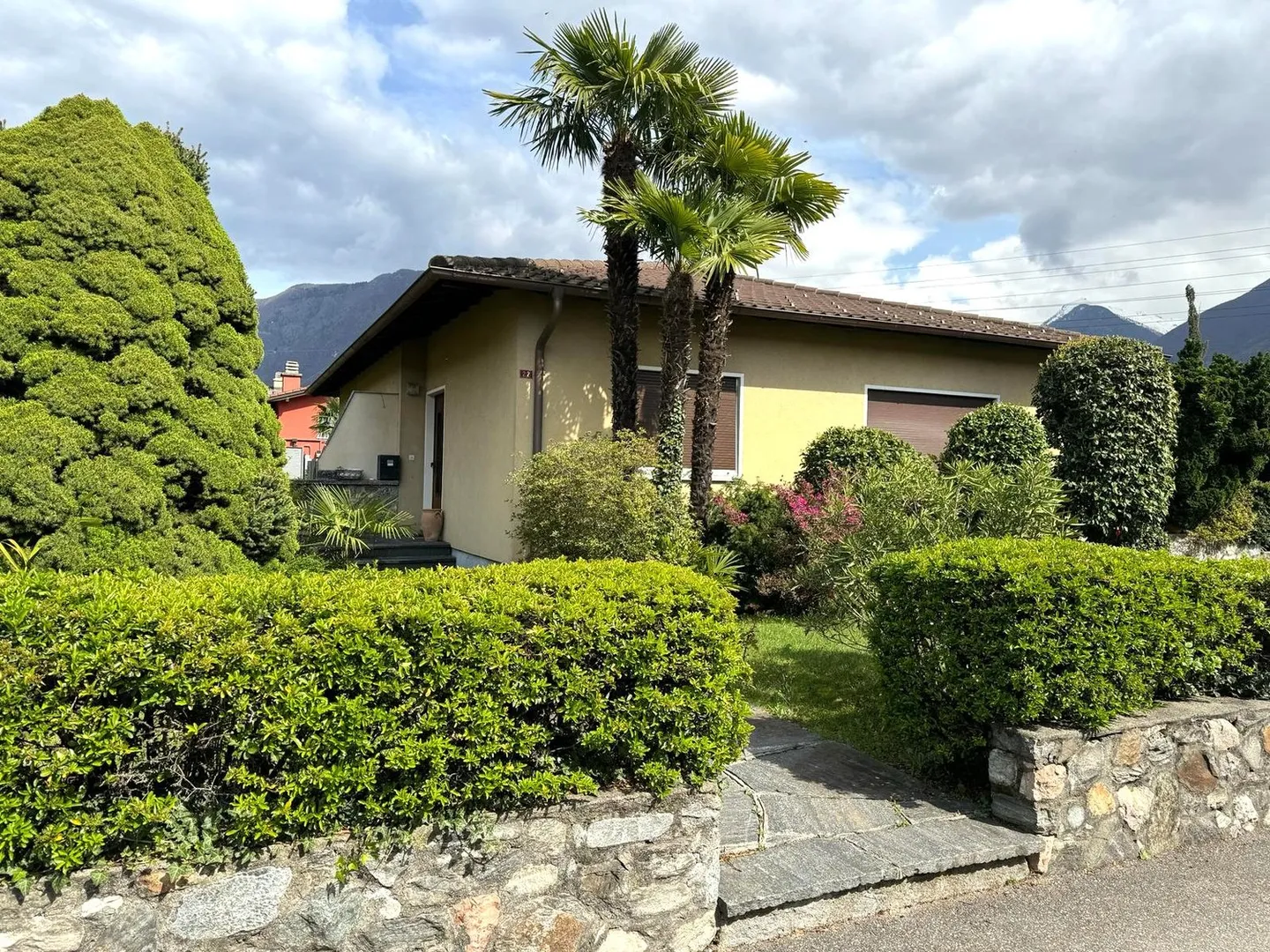 Haus mit 4,5 Zimmern + Grotte, verschiedene Indizes verfügbar - Foto 1 von 20