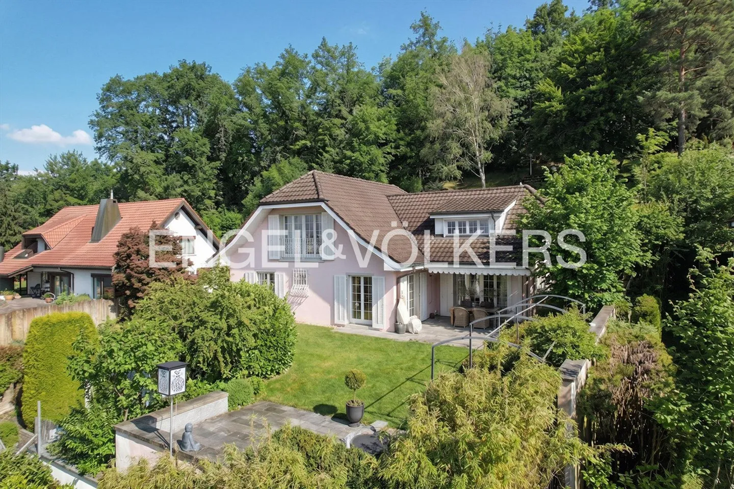 Exclusive Living in Prime Location in Zufikon - Photo 4 of 5