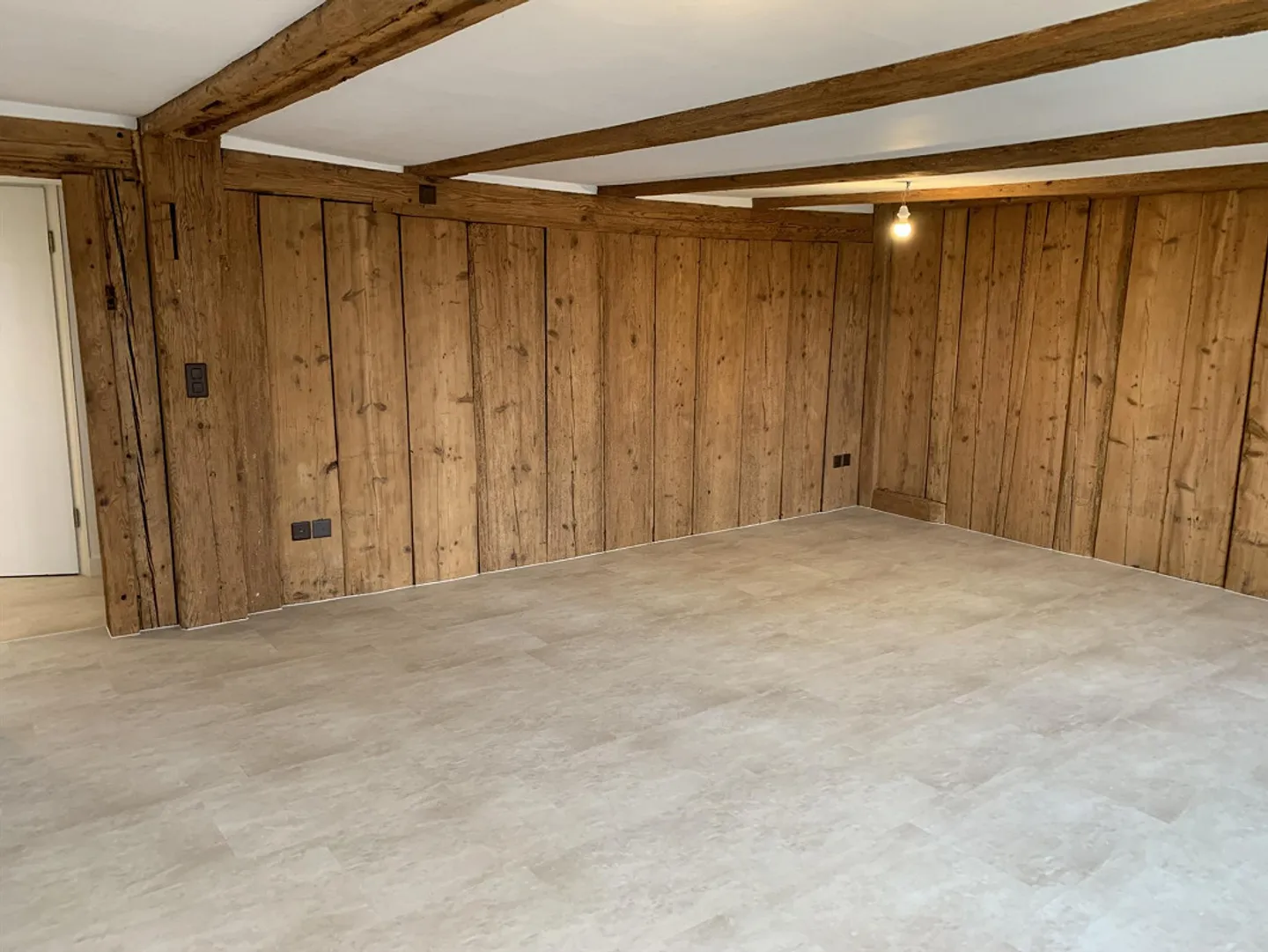 Grosszügige und heimelige 2.5-Zimmerwohnung mit grossem Balkon - Foto 2 von 21