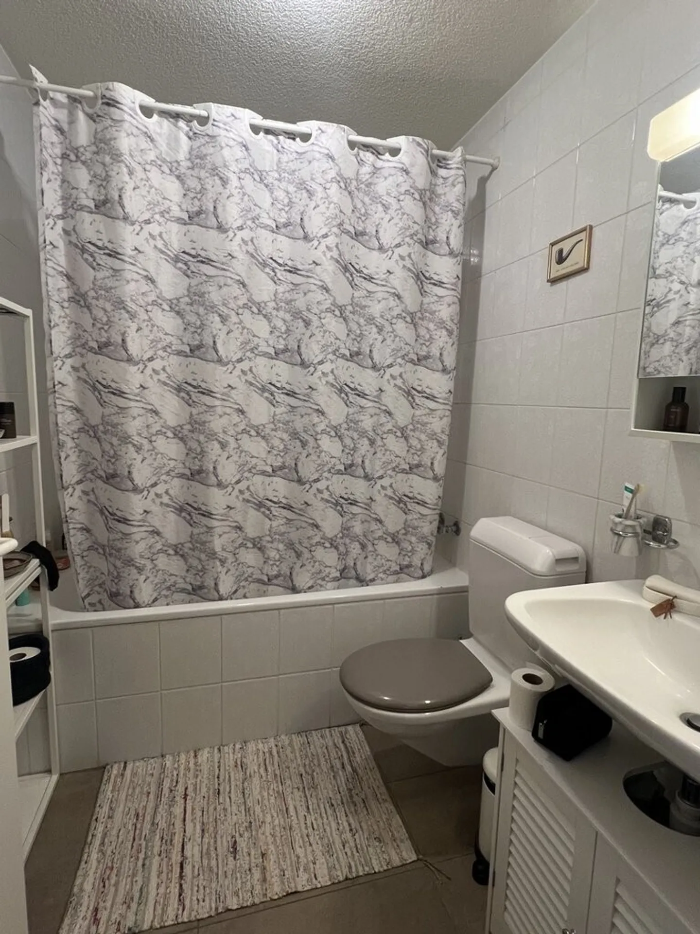 Incantevole attico con 2 camere e vista libera in un contesto verde - Foto 4 di 5