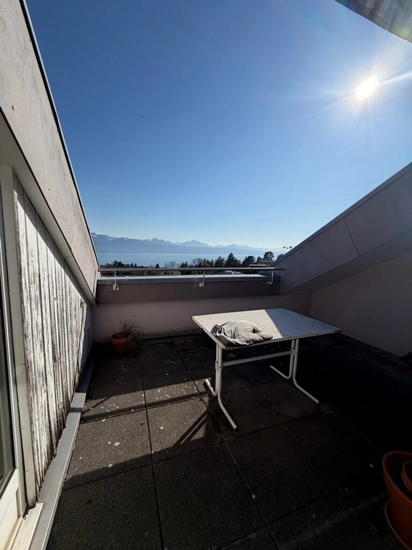Incantevole attico con 2 camere e vista libera in un contesto verde - Foto 5 di 5