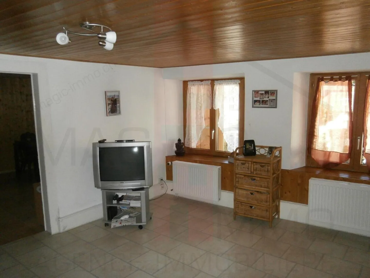 Mixed-use building for sale - Photo 2 of 7