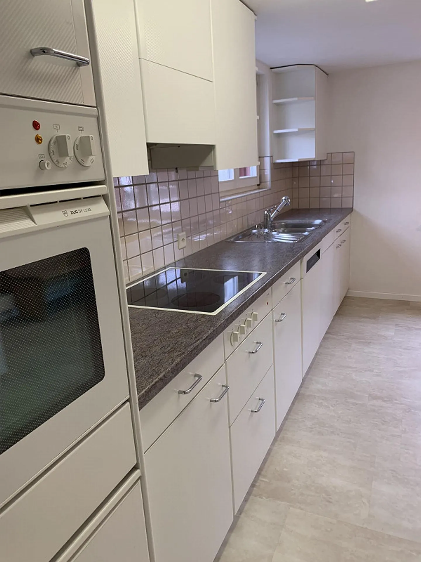 Grosszügige und heimelige 2.5-Zimmerwohnung mit grossem Balkon - Foto 6 von 21