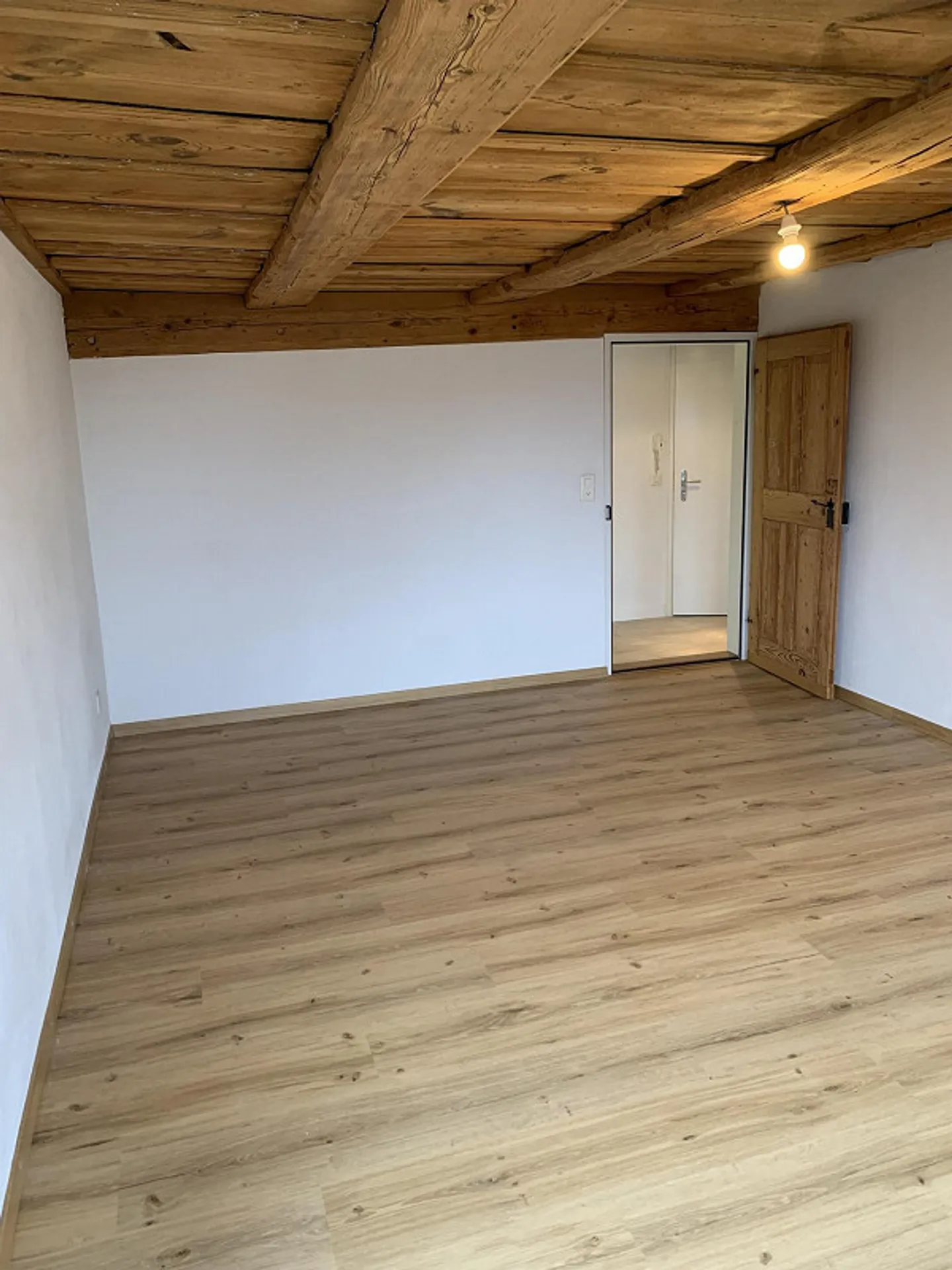 Grosszügige und heimelige 2.5-Zimmerwohnung mit grossem Balkon - Foto 12 von 21