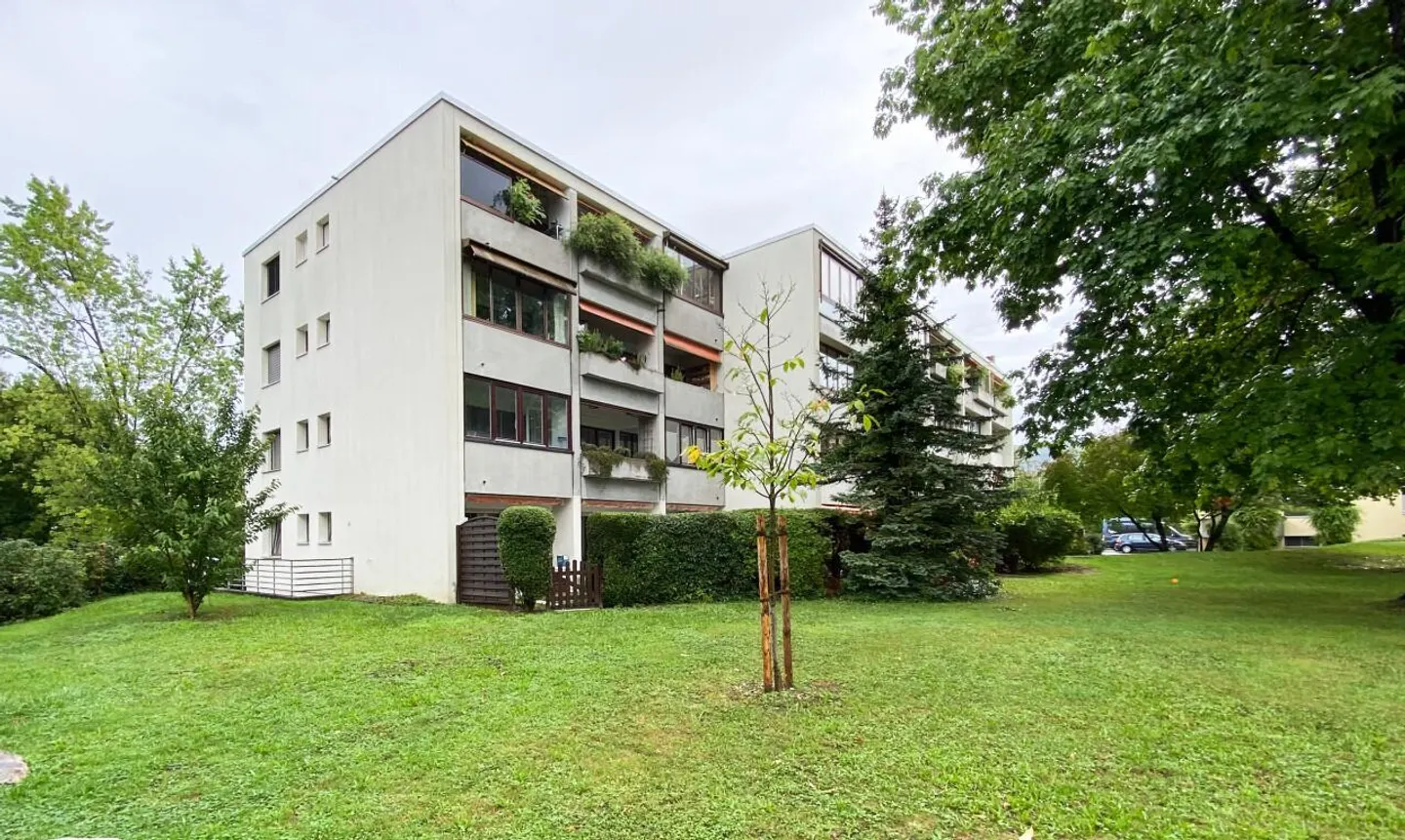 Grosszügiges Wohnen auf zwei Ebenen mit zwei Balkonen - Foto 2 di 11