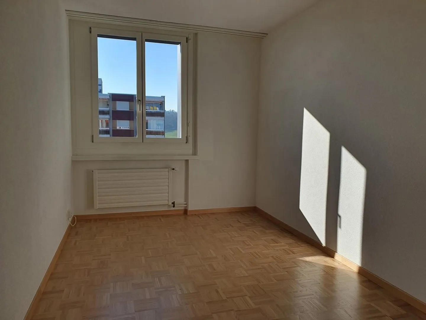 Wohnung 3.5 Zimmer im 12. Stock zu vermieten! - Foto 4 von 7