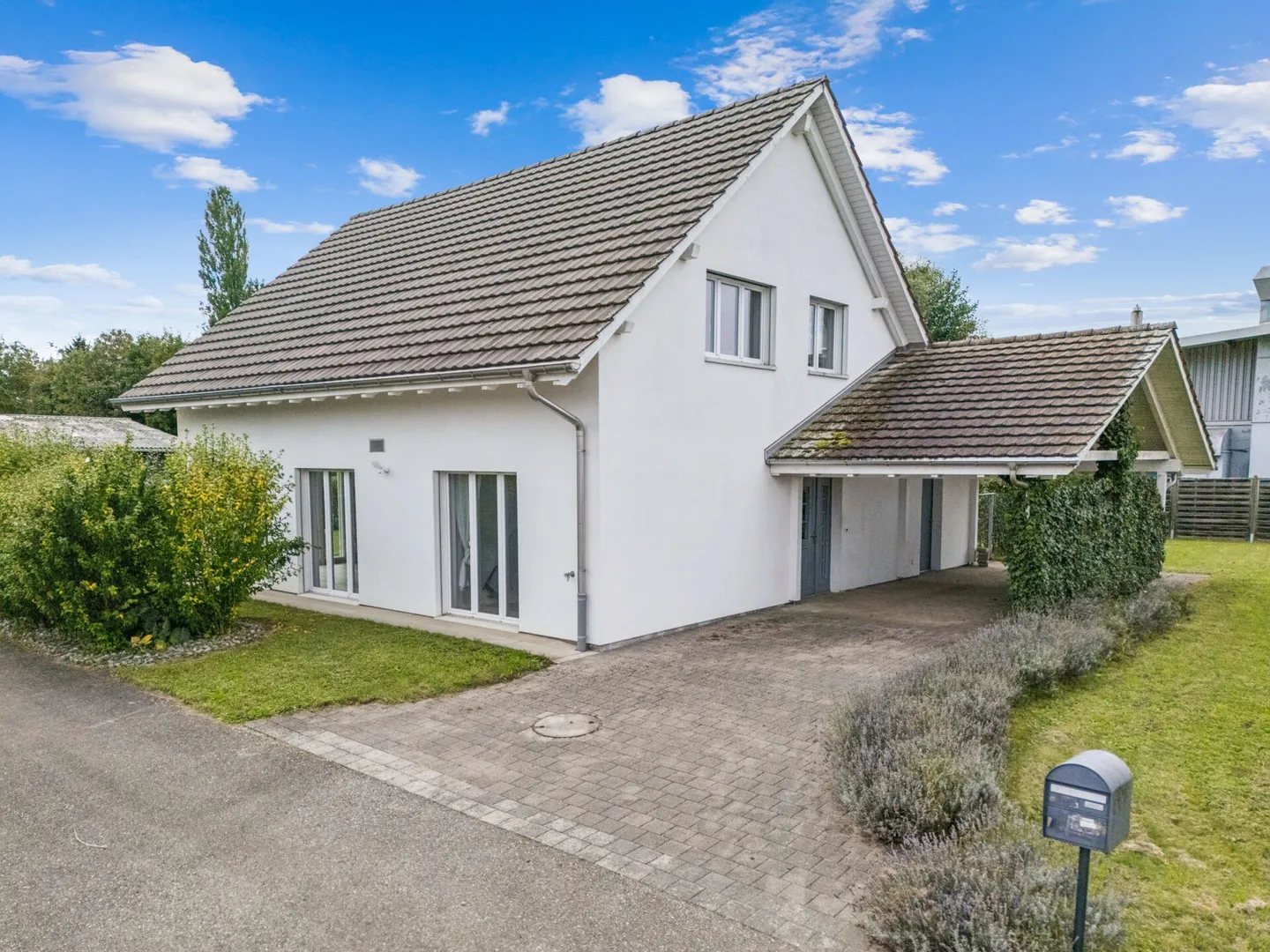 PROPRIÉTÉ ÉQUESTRE COMPACTE AVEC MAISON D'HABITATION, ÉCURIE ET MANÈGE À BASADINGEN TG - Photo 6 sur 10