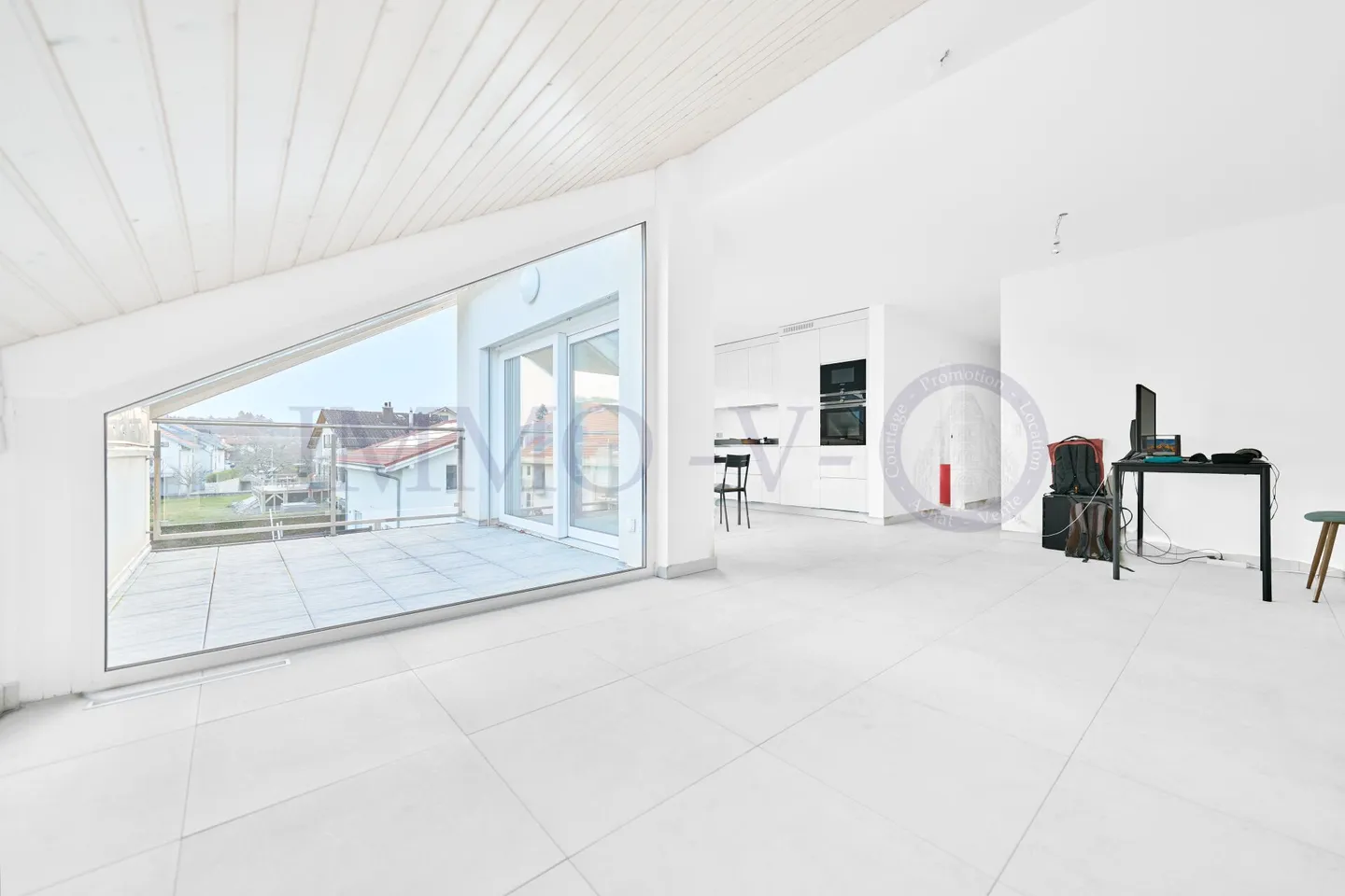 CONTEMPORAIN ET SPACIEUX EN ATTIQUE AVEC LOGGIA - Photo 1 sur 6