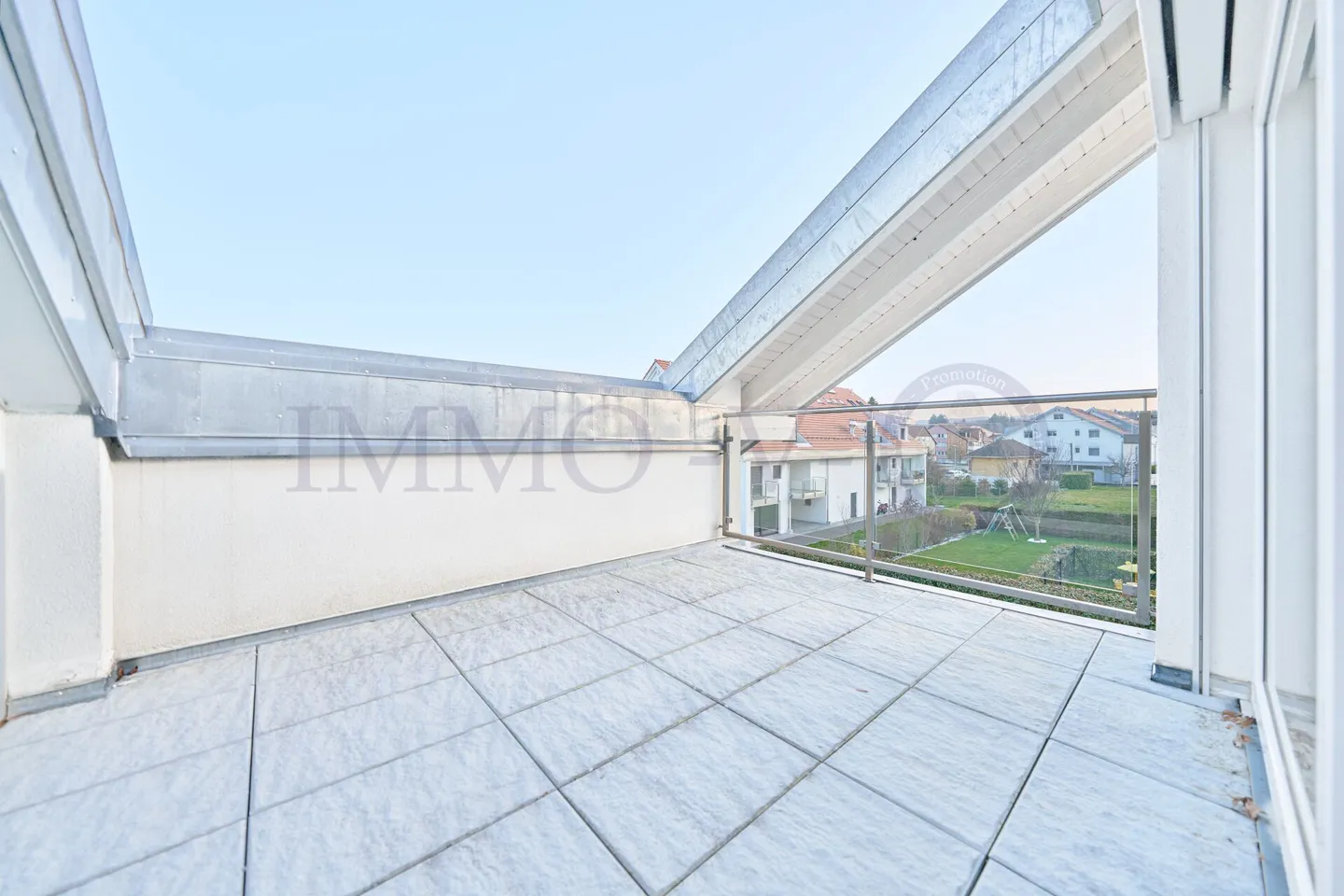 CONTEMPORAIN ET SPACIEUX EN ATTIQUE AVEC LOGGIA - Photo 2 sur 6