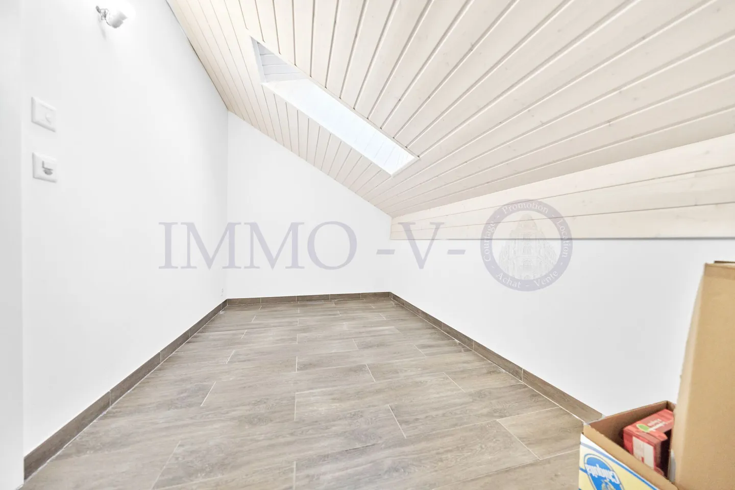 CONTEMPORAIN ET SPACIEUX EN ATTIQUE AVEC LOGGIA - Photo 6 sur 6
