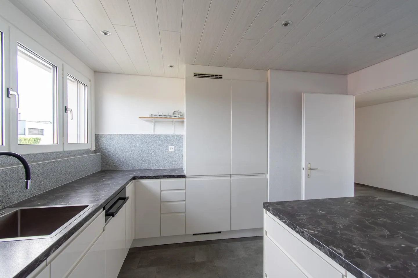 Ampio appartamento di 5,5 stanze con terrazza - Foto 7 di 13