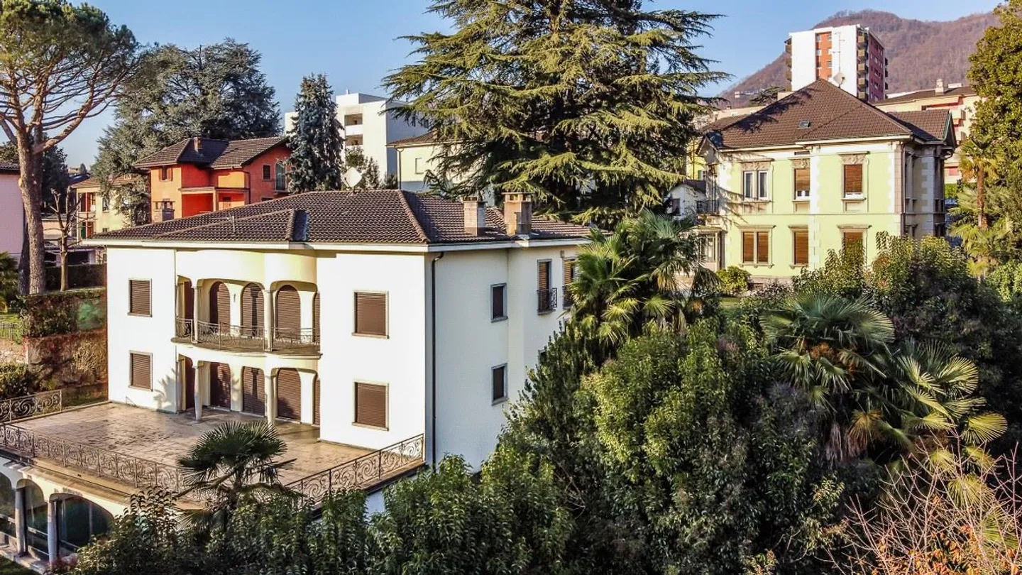 Importante villa con piscina - un vero affare! - Foto 8 di 13