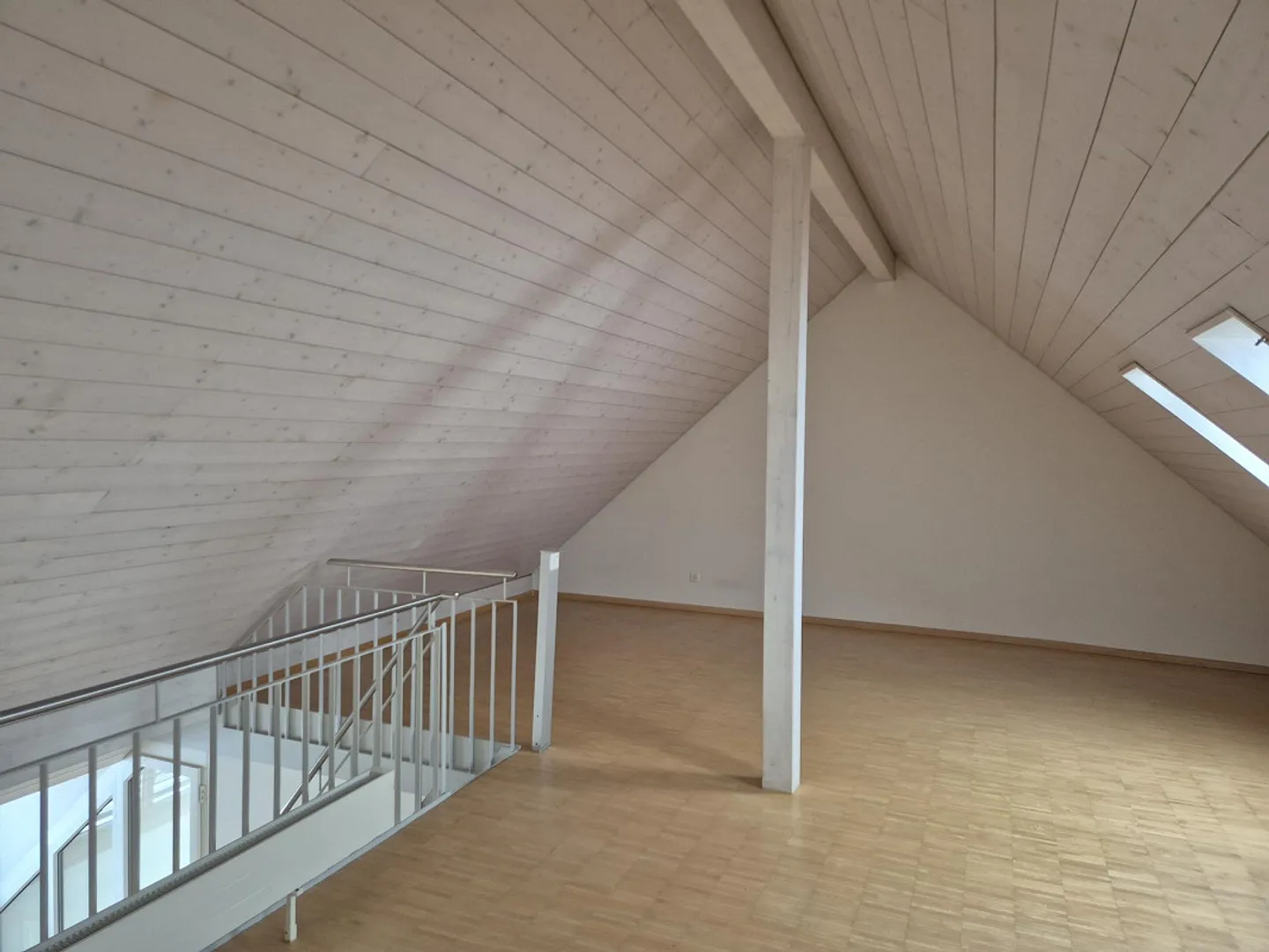 Appartement en duplex moderne de 3,5 pièces avec jardin d'hiver + galerie - Photo 5 sur 16