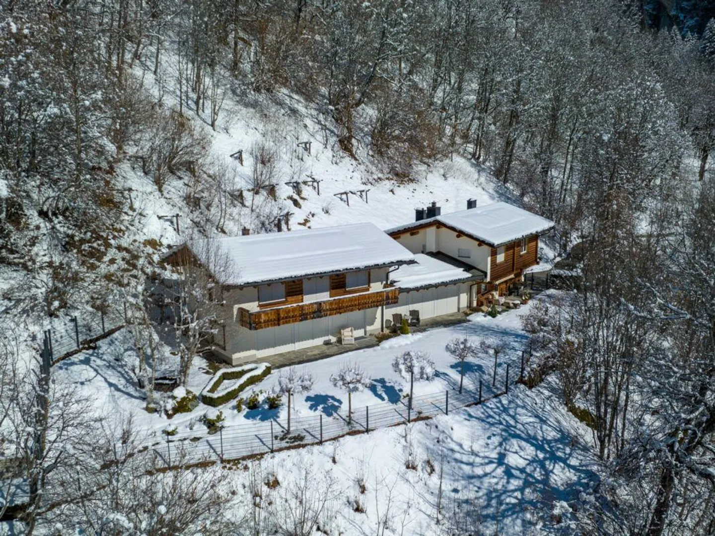 Exclusive Retreat Oasis in Klosters - Alpine Villa with Style - Photo 3 of 12