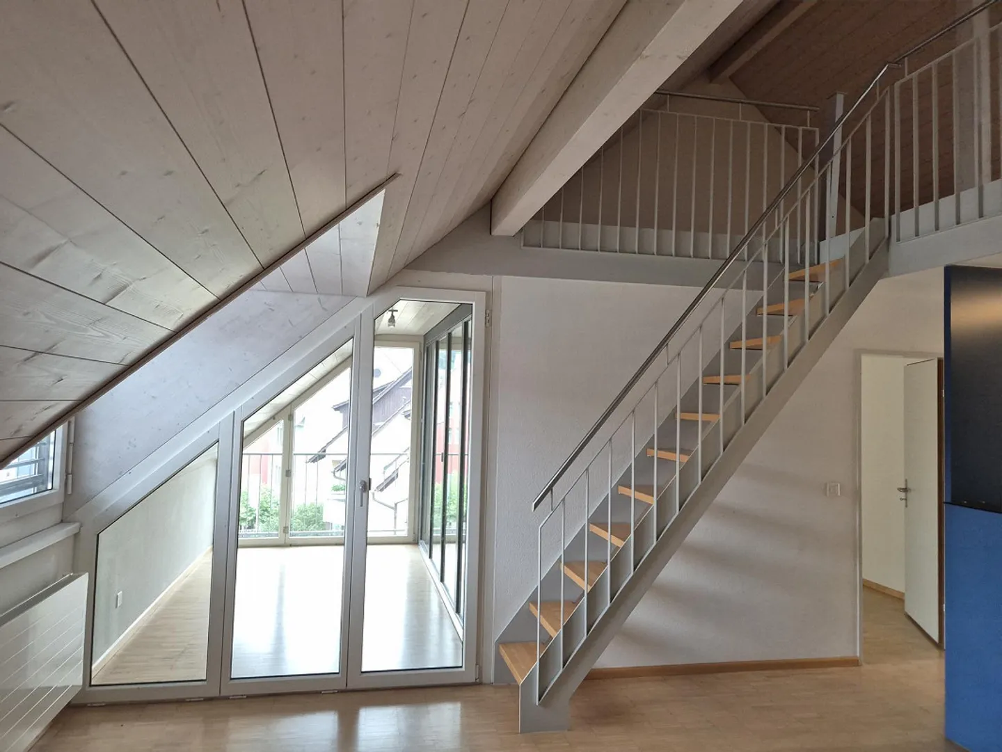 Appartement en duplex moderne de 3,5 pièces avec jardin d'hiver + galerie - Photo 7 sur 16