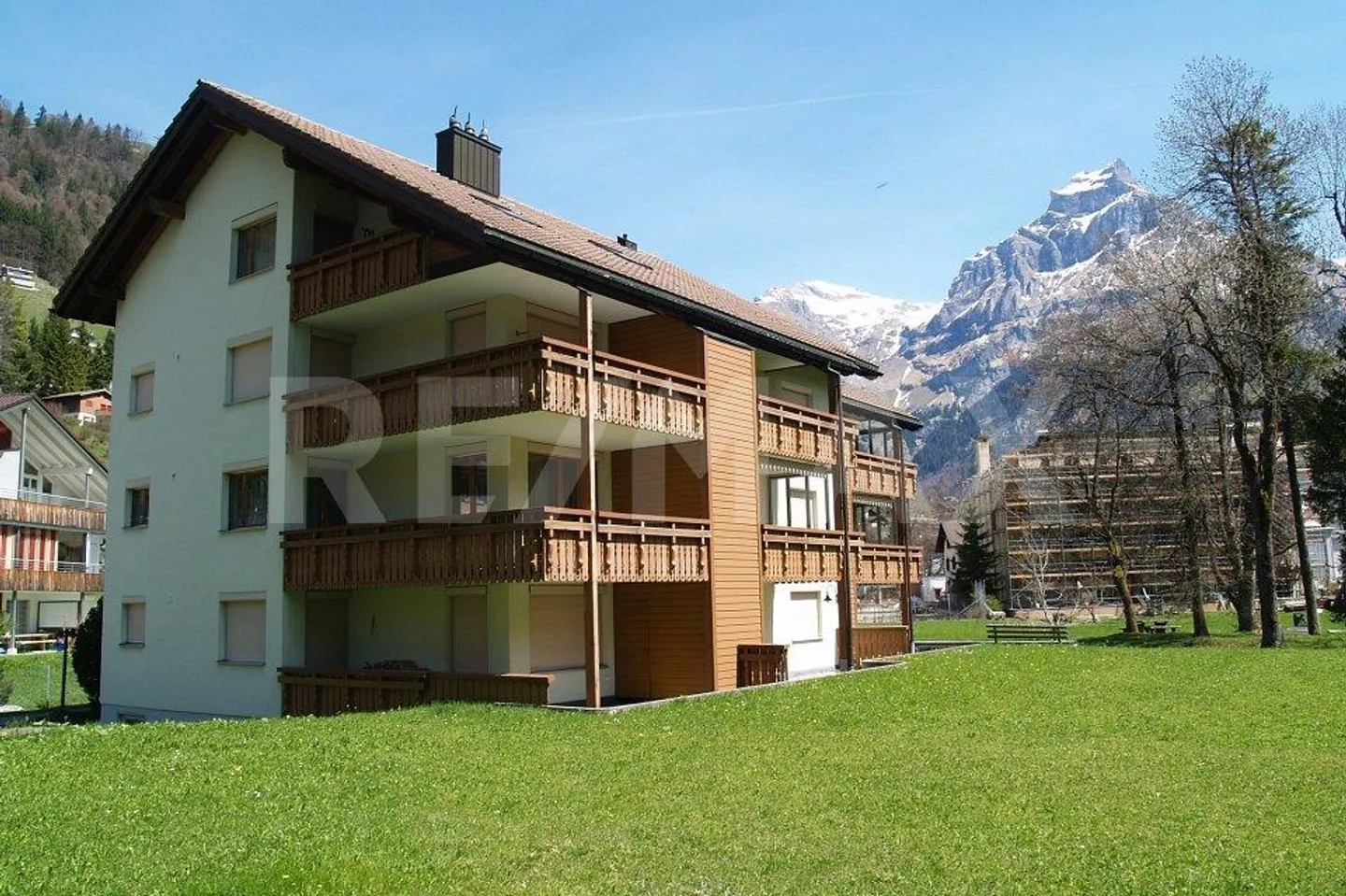 3.5 Room Garden Apartment in a Quiet Central Location - Photo 3 of 13