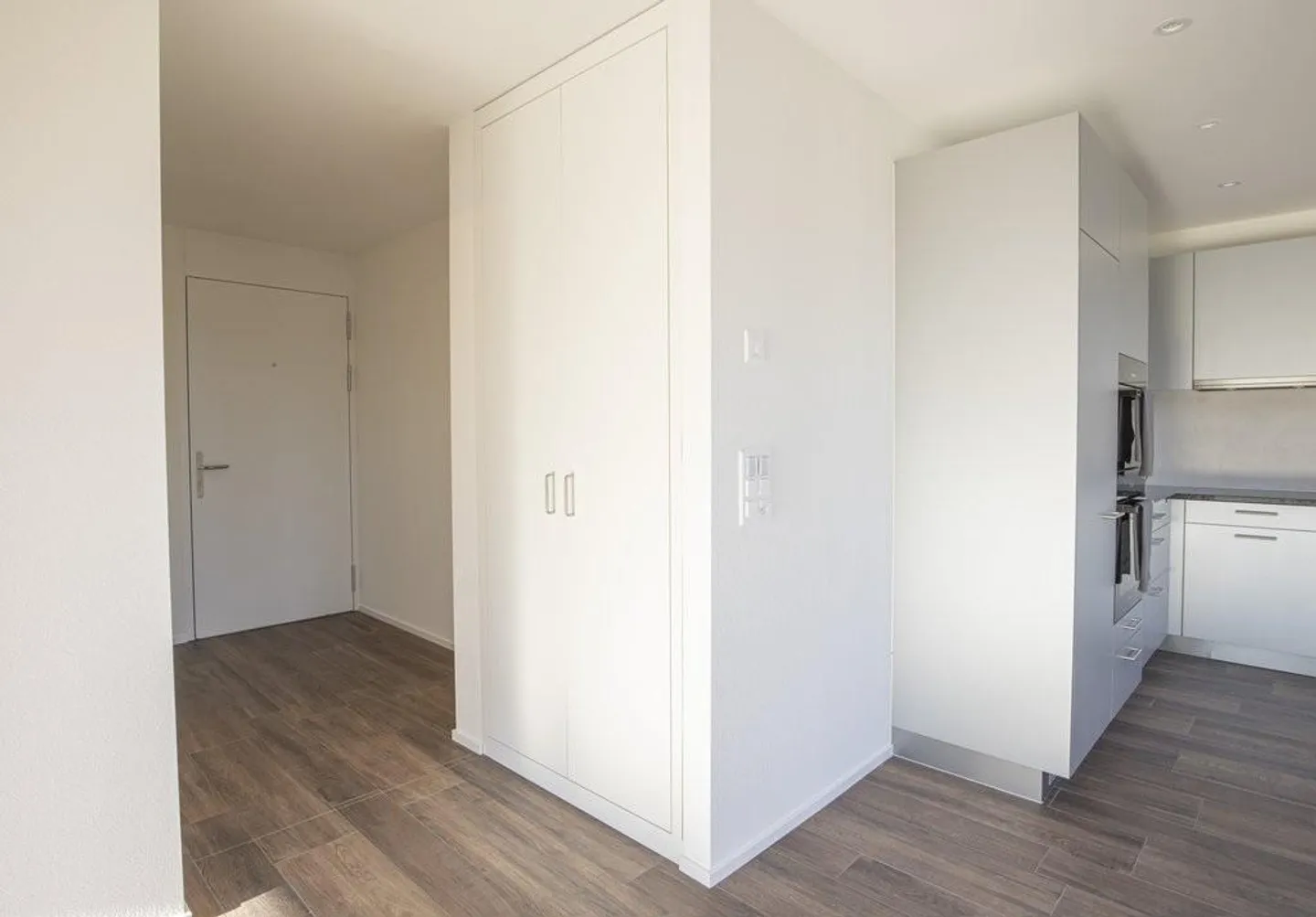 Modern 2.5-room apartment in the village center of Pratteln for rent - Photo 2 of 8