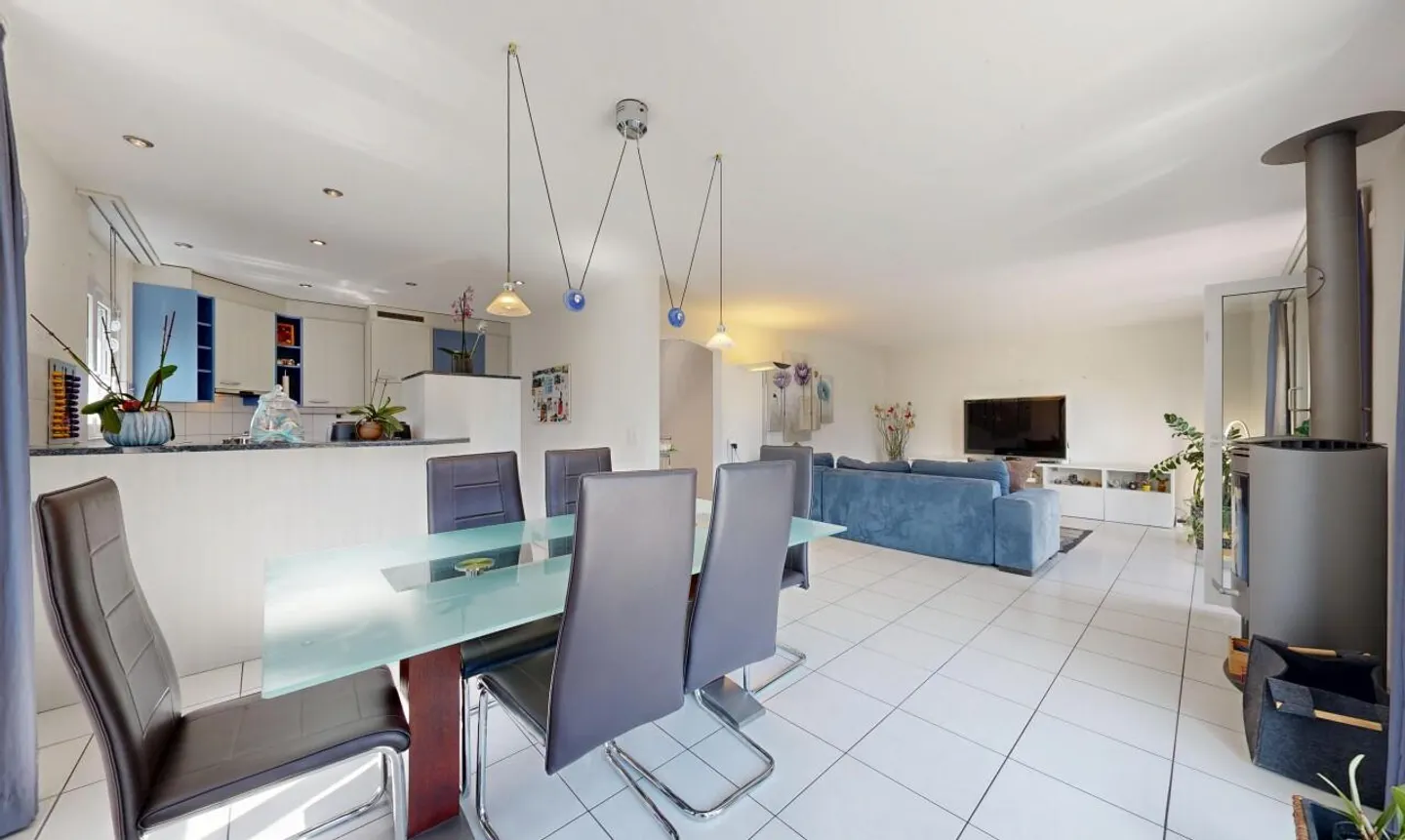 Grosszügiges Zuhause mit Garten, Garage und viel Raum - Foto 5 von 11