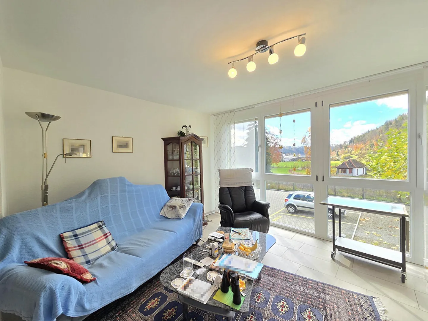 Appartement spacieux et lumineux de 4,5 pièces avec vue sur la verdure - Photo 2 sur 14