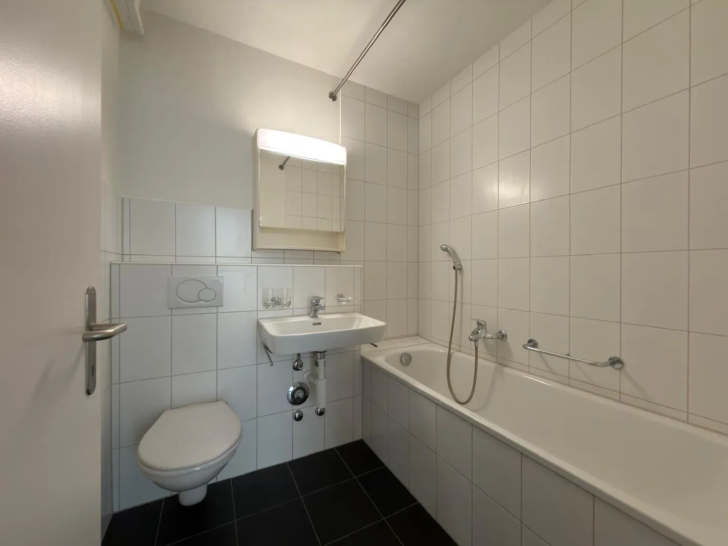 2-room apartment - Photo 2 of 9