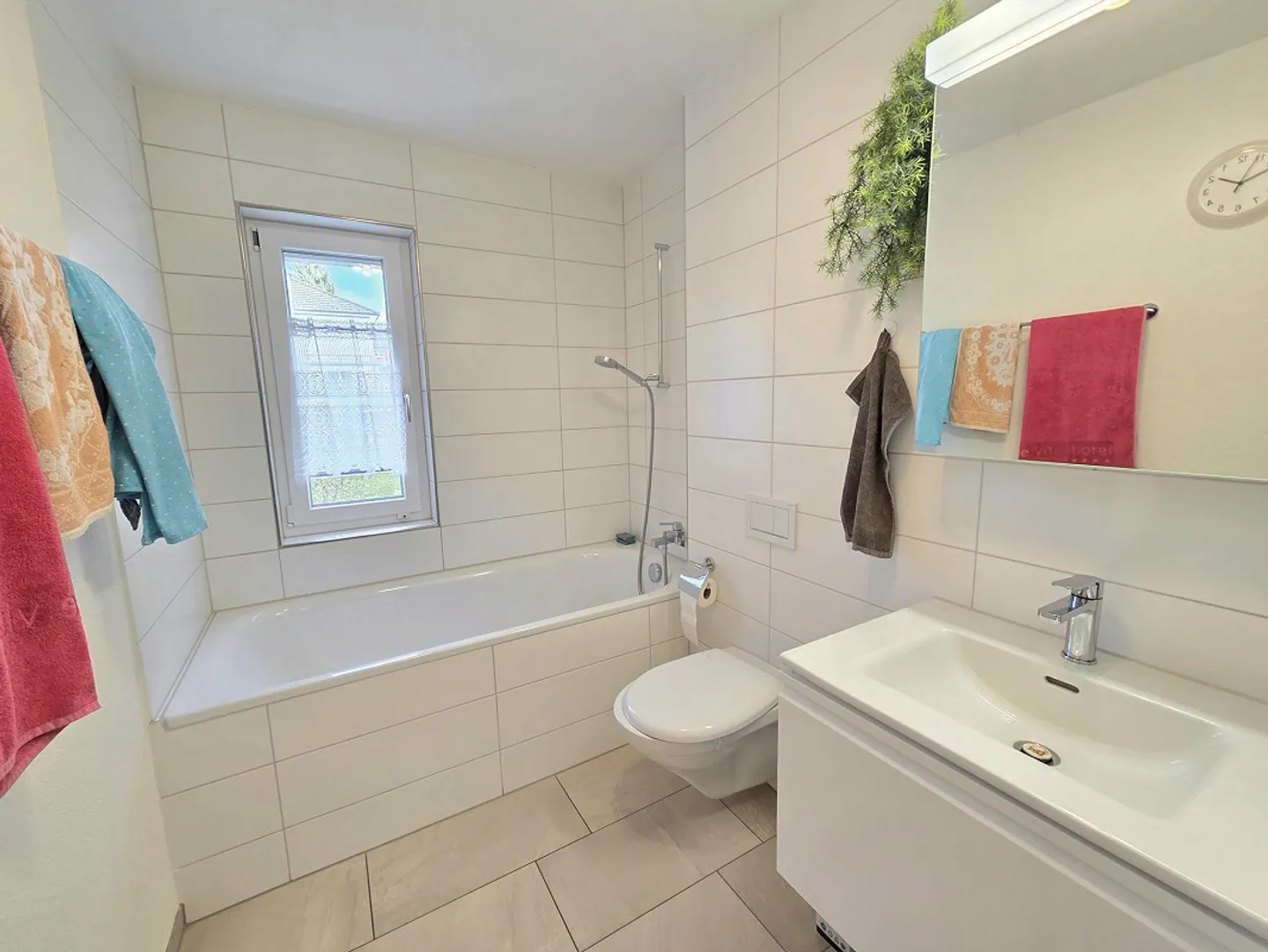 Appartement spacieux et lumineux de 4,5 pièces avec vue sur la verdure - Photo 9 sur 14