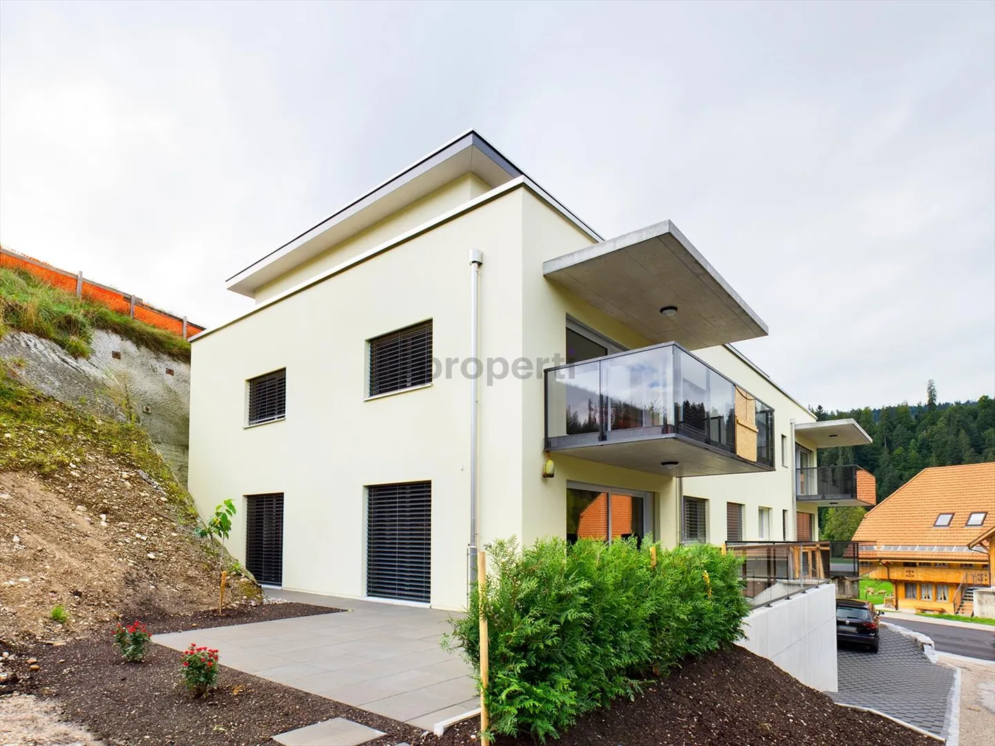 Moderne 3.5-Zimmer-Wohnung in Bärau mit Balkon und Parkplatz - Foto 1 von 10