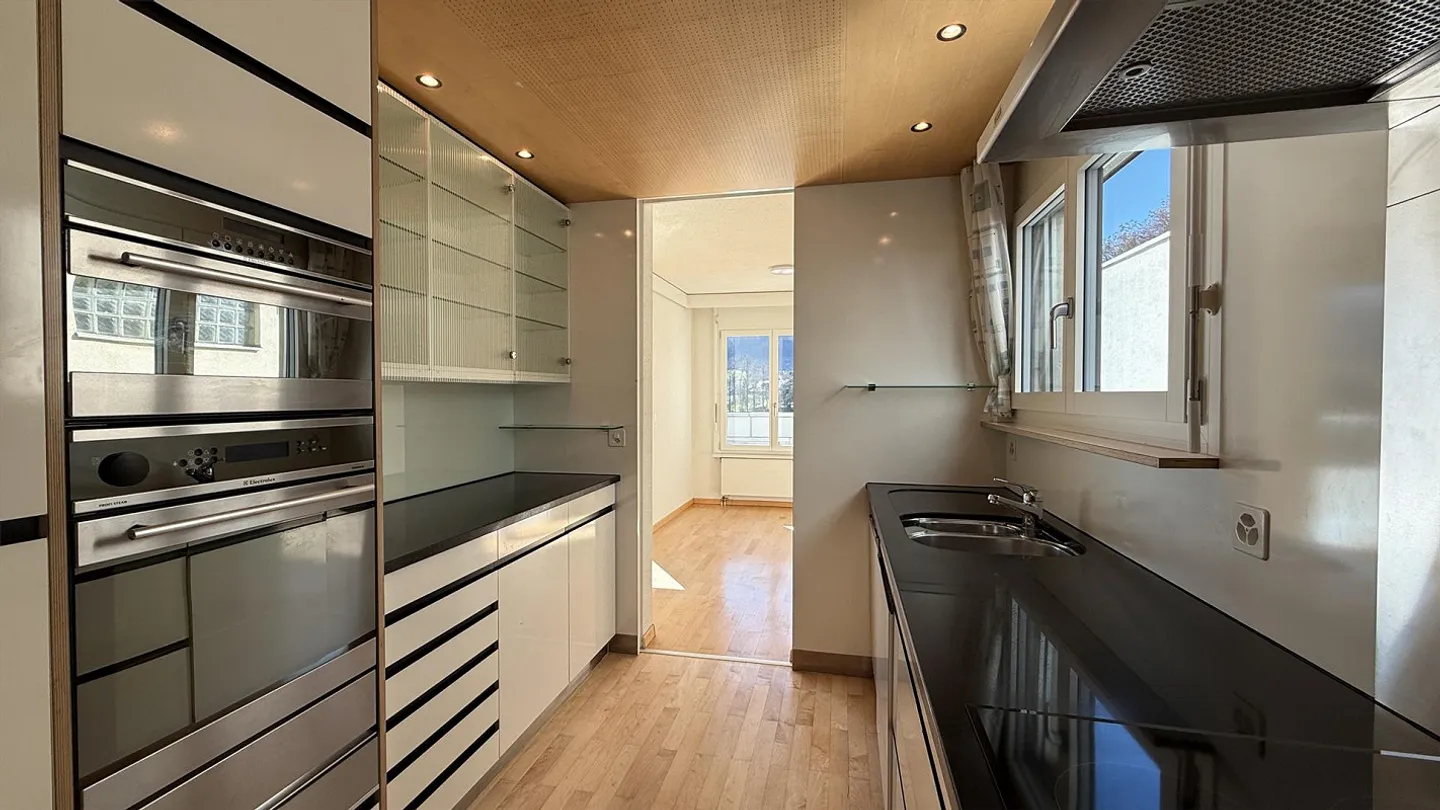 CASA A TERRAZZA 4 1/2 STANZE SULLA PENDENZA SOLEGGIATA A KRIENS - Foto 4 di 14