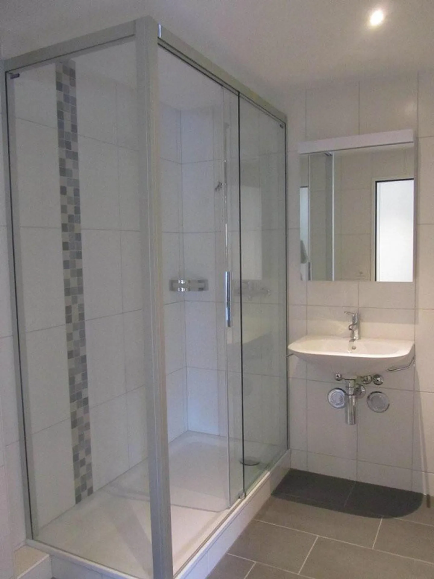 Neuwertige Wohnung am Schwamendingerplatz mieten - Photo 4 of 4