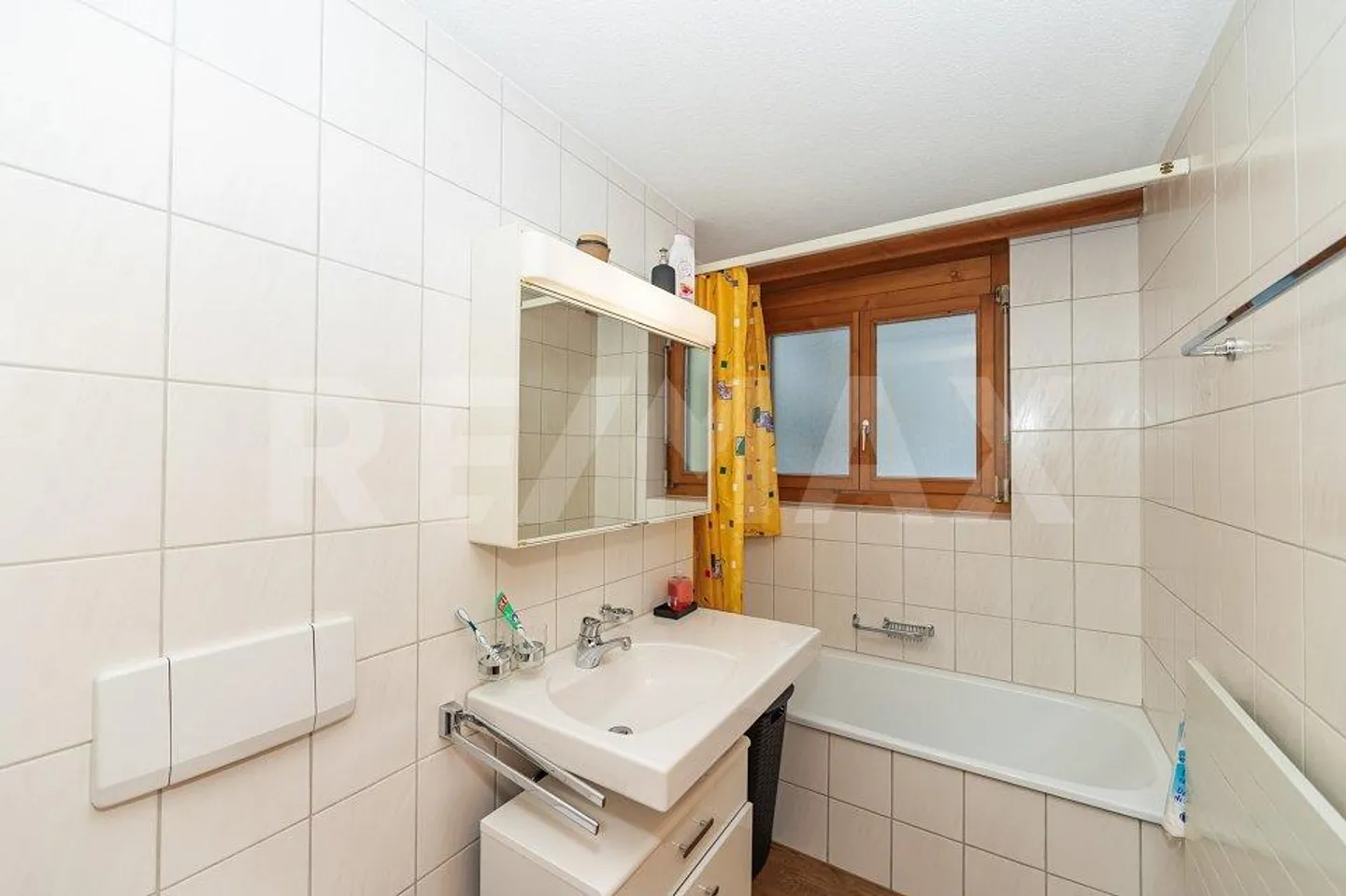 3.5 Room Garden Apartment in a Quiet Central Location - Photo 11 of 13