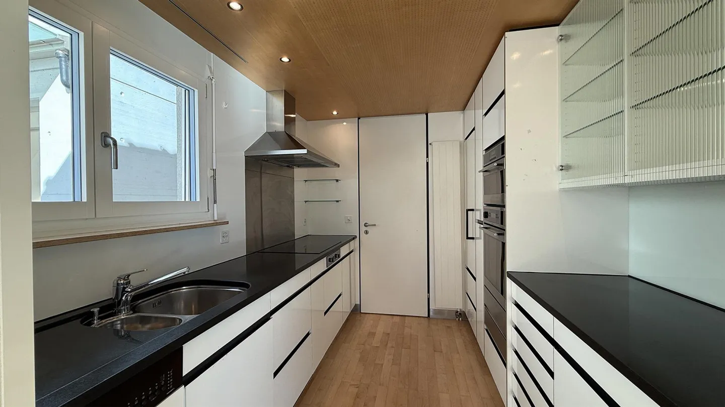 CASA A TERRAZZA 4 1/2 STANZE SULLA PENDENZA SOLEGGIATA A KRIENS - Foto 5 di 14