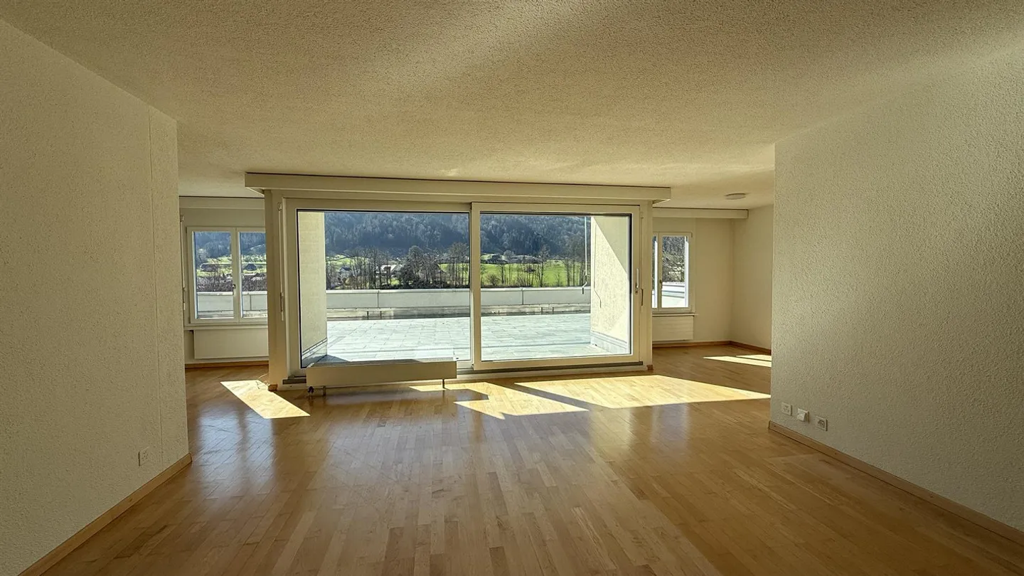 CASA A TERRAZZA 4 1/2 STANZE SULLA PENDENZA SOLEGGIATA A KRIENS - Foto 6 di 14