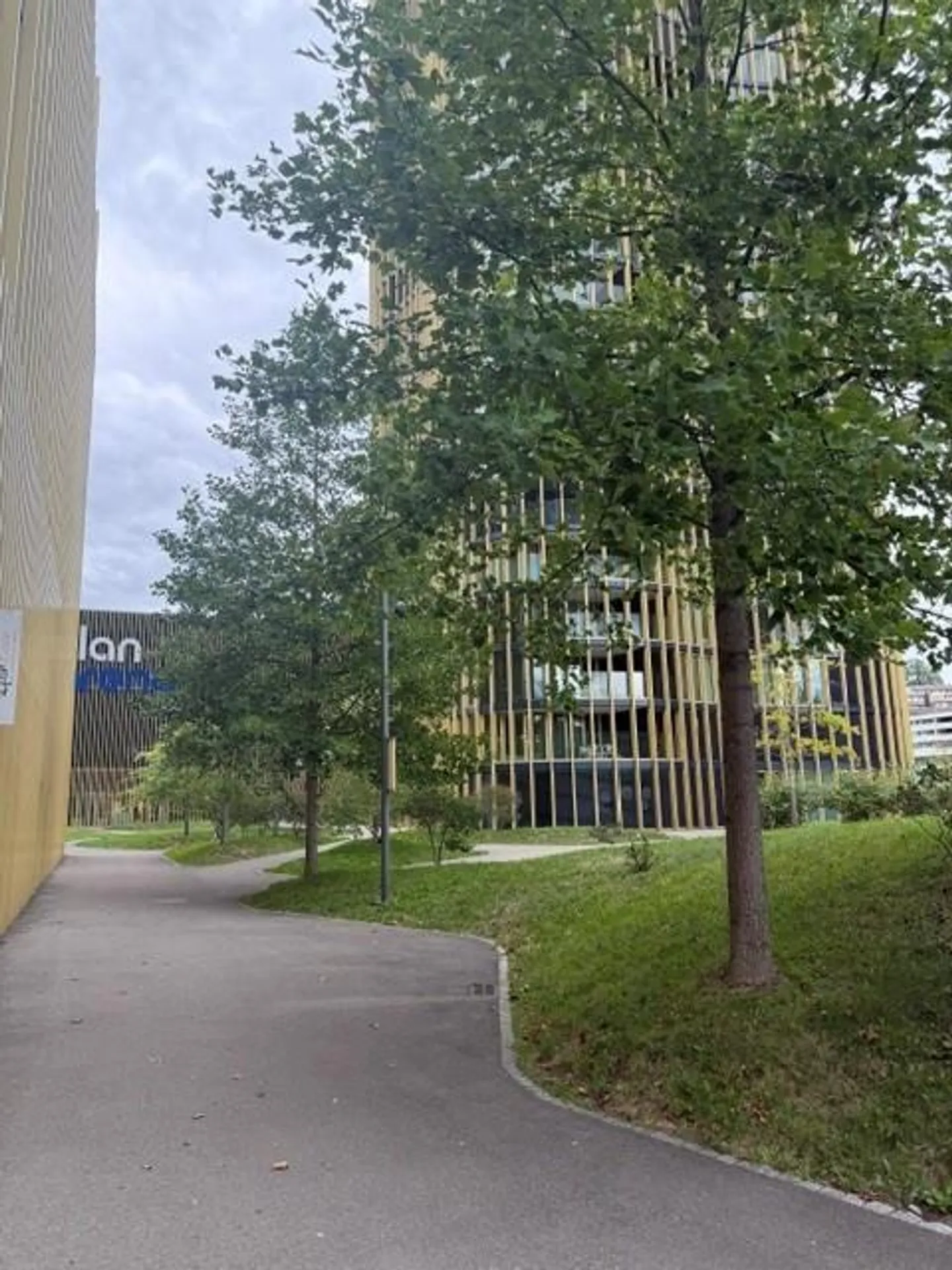 Spazio commerciale attraente nell'edificio sportivo di Lucerna - Foto 3 di 7