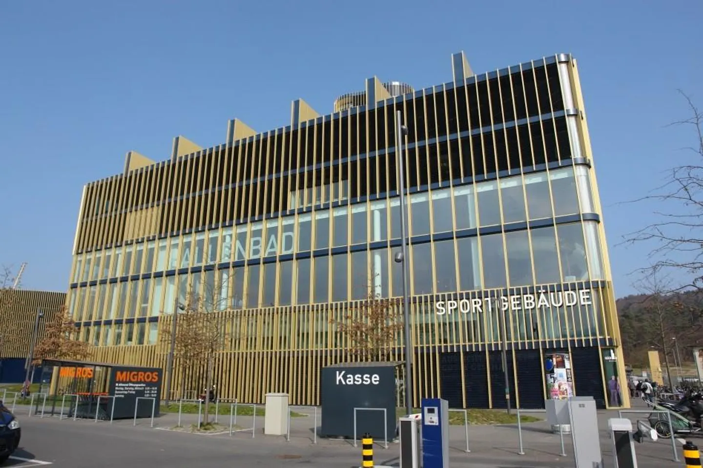 Spazio commerciale attraente nell'edificio sportivo di Lucerna - Foto 1 di 7