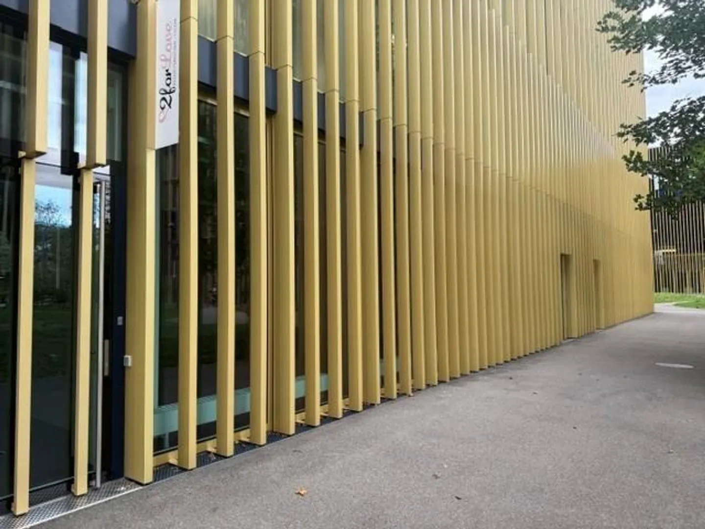 Spazio commerciale attraente nell'edificio sportivo di Lucerna - Foto 2 di 7