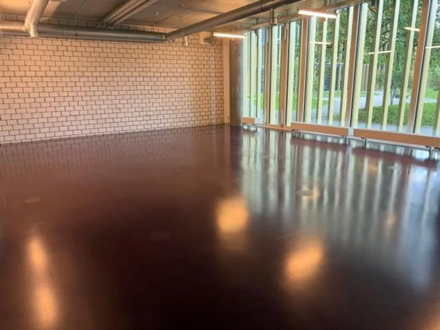Spazio commerciale attraente nell'edificio sportivo di Lucerna - Foto 6 di 7