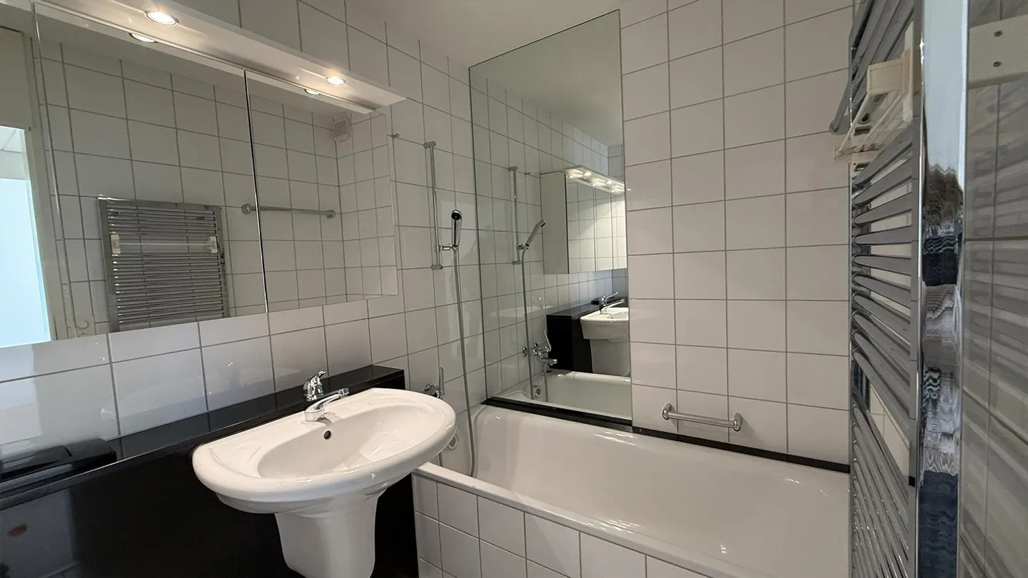 CASA A TERRAZZA 4 1/2 STANZE SULLA PENDENZA SOLEGGIATA A KRIENS - Foto 10 di 14