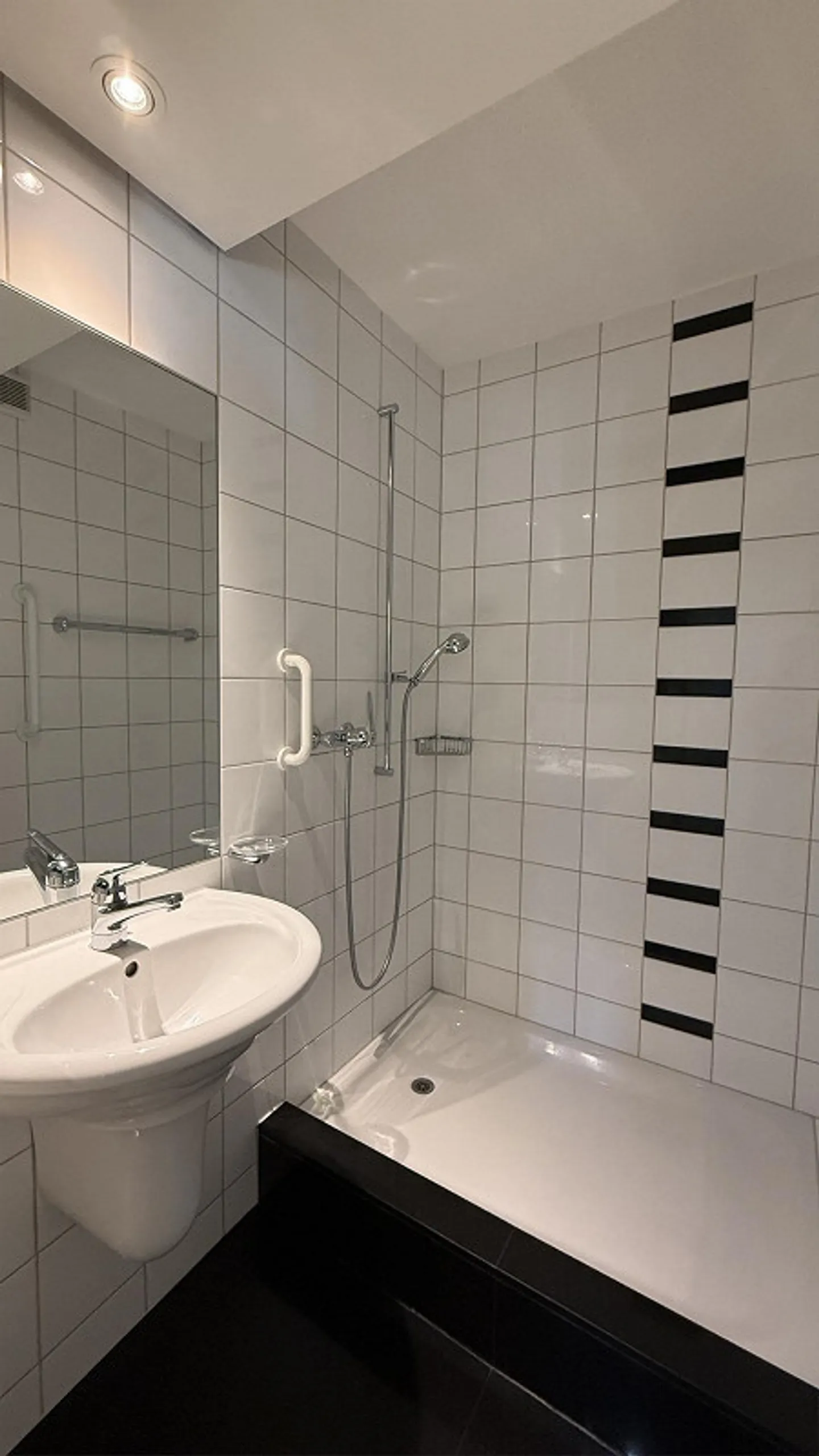 CASA A TERRAZZA 4 1/2 STANZE SULLA PENDENZA SOLEGGIATA A KRIENS - Foto 11 di 14