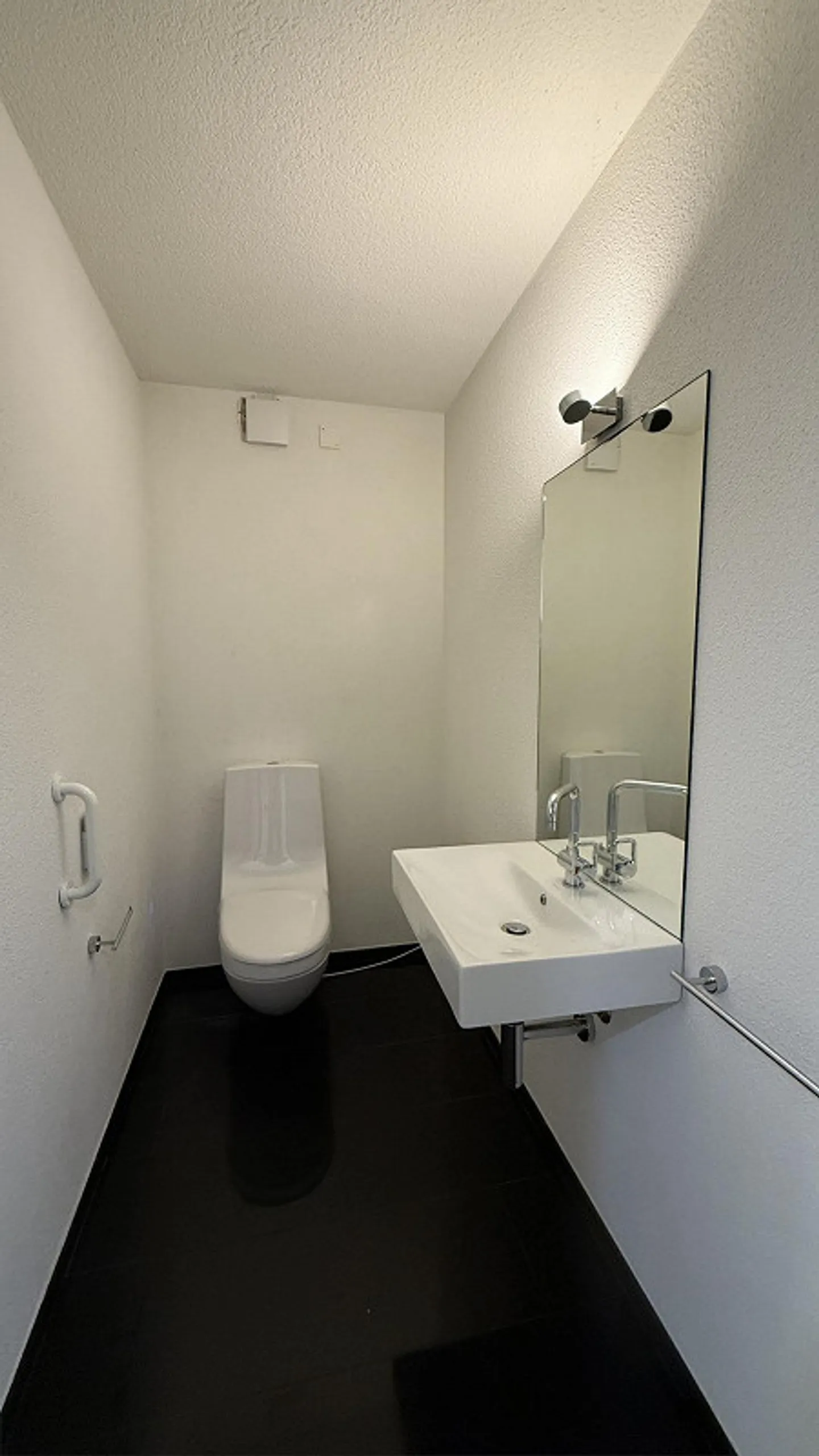 CASA A TERRAZZA 4 1/2 STANZE SULLA PENDENZA SOLEGGIATA A KRIENS - Foto 12 di 14